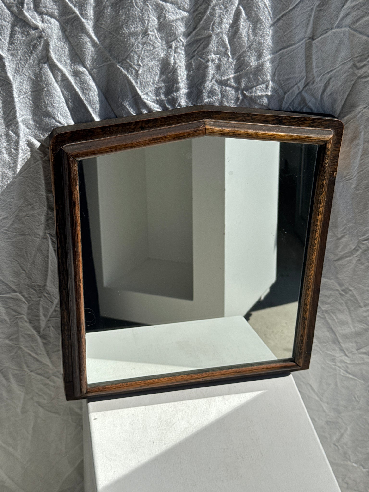Petit miroir ancien anglais rectangulaire à fronton encadrement en chêne massif H40 L35