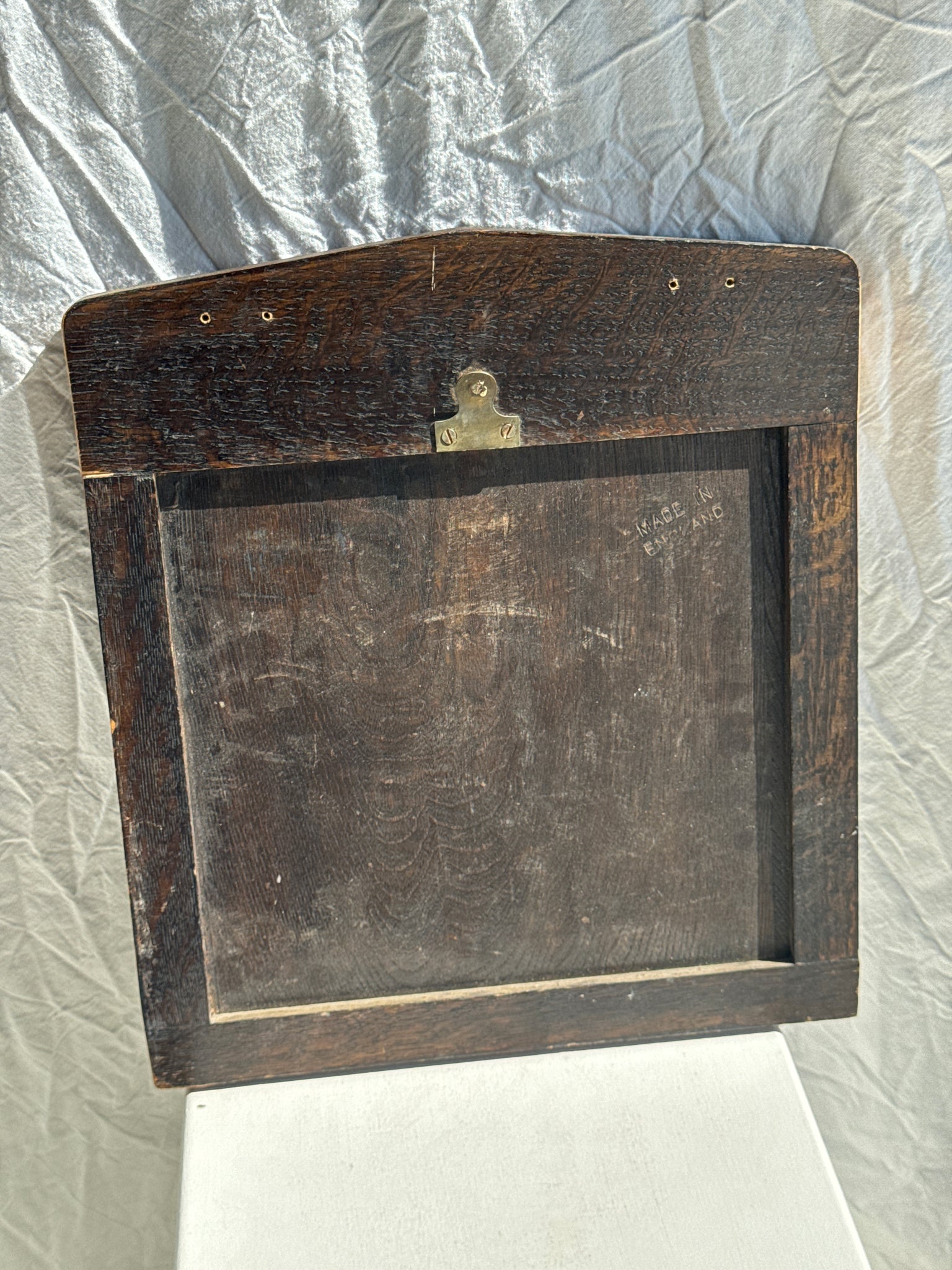 Petit miroir ancien anglais rectangulaire à fronton encadrement en chêne massif H40 L35