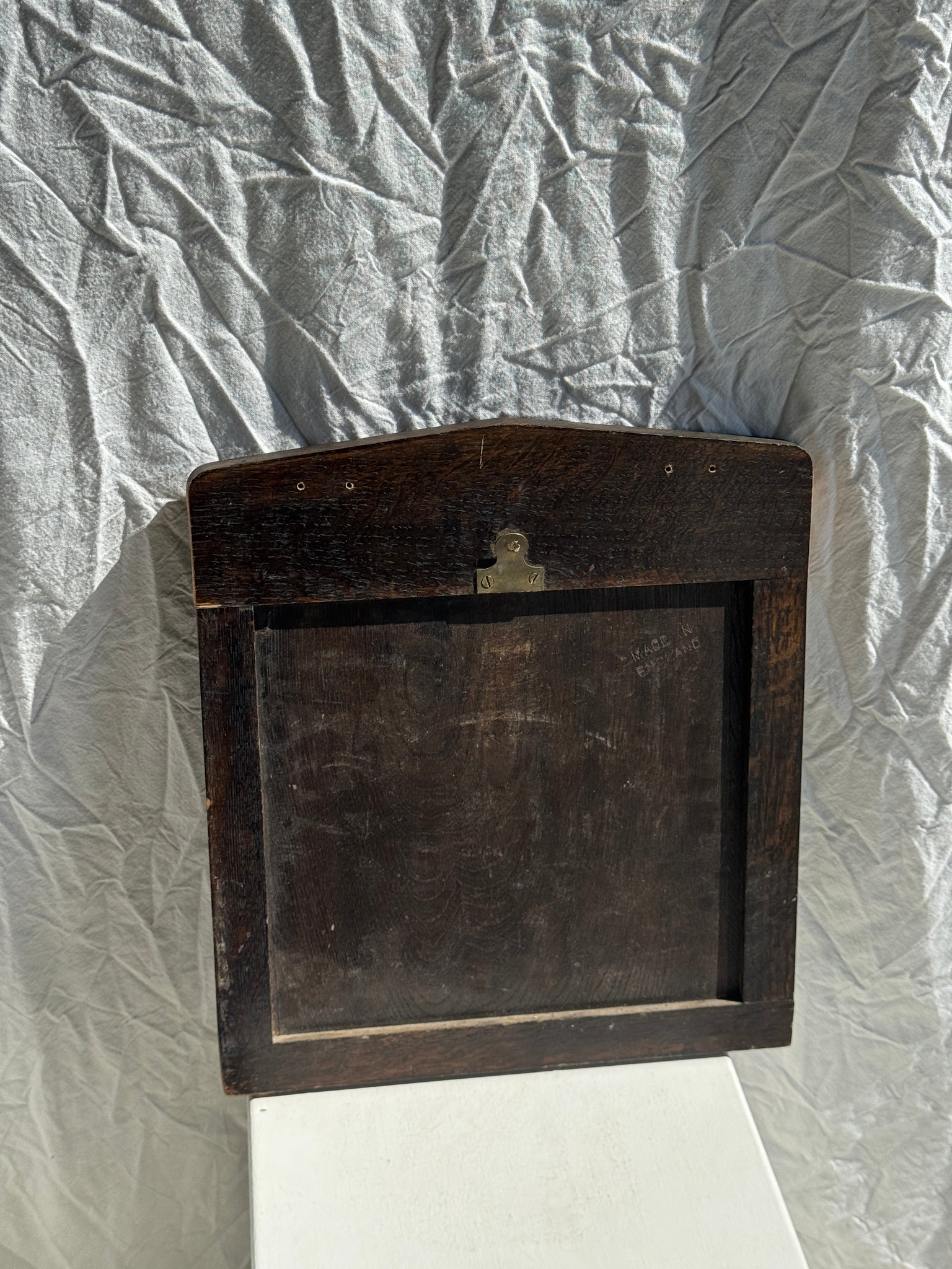 Petit miroir ancien anglais rectangulaire à fronton encadrement en chêne massif H40 L35