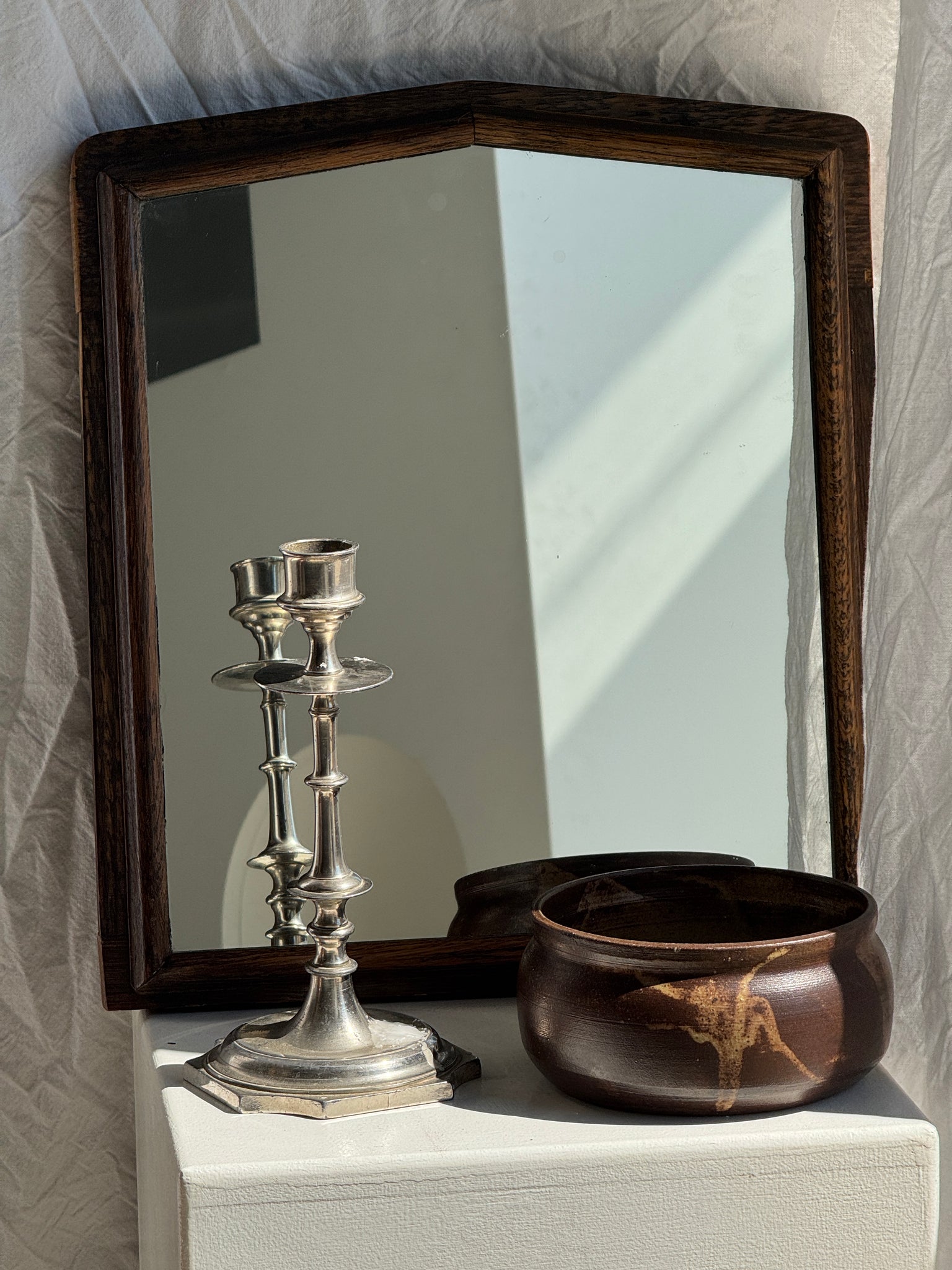 Petit miroir ancien anglais rectangulaire à fronton encadrement en chêne massif H40 L35