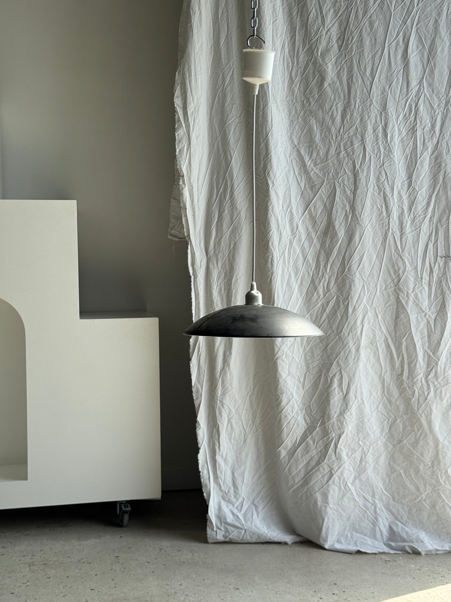Suspension vintage noire D32