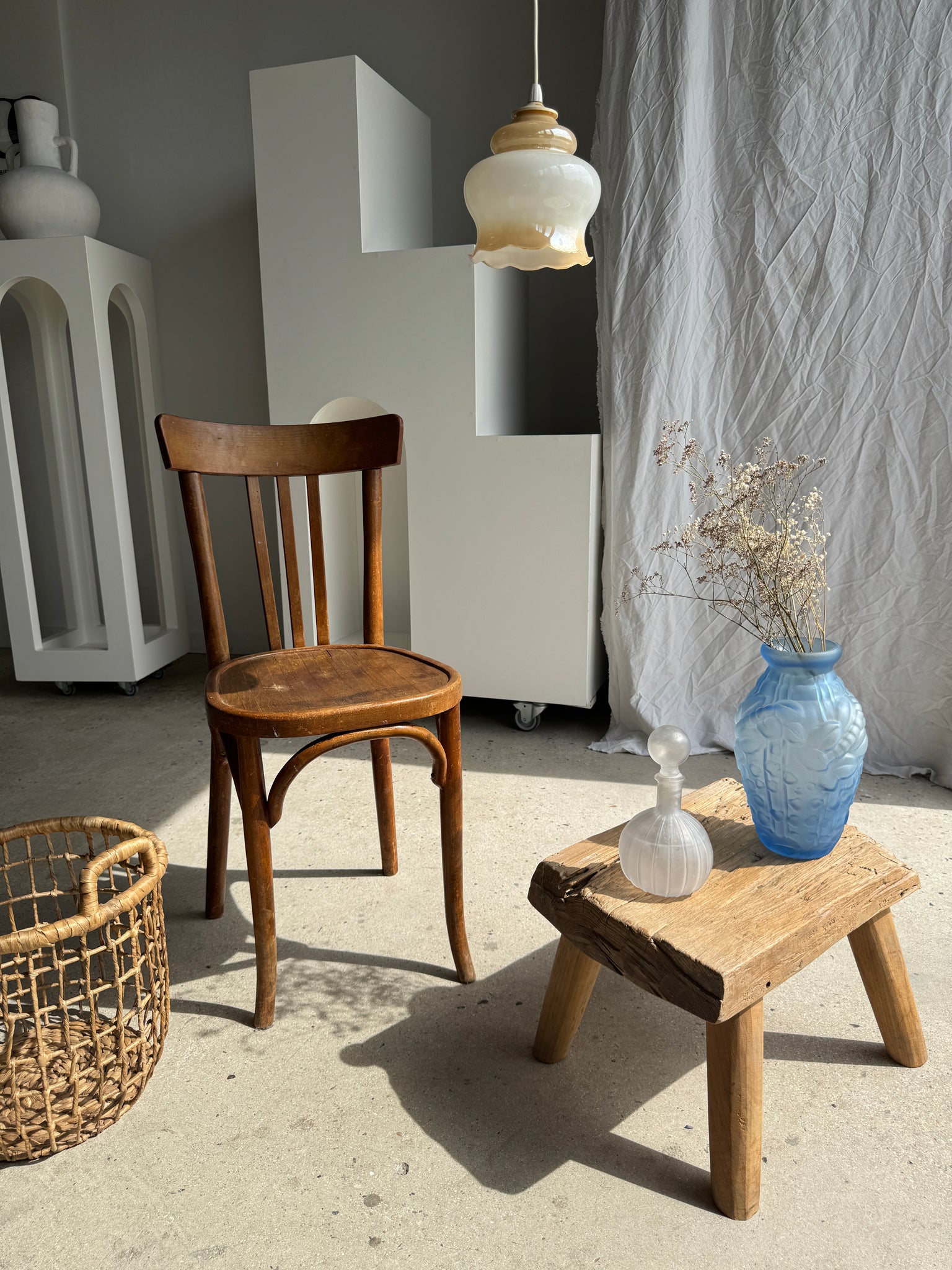 Suspension vintage en verre opalin dégradé blanc et jaune