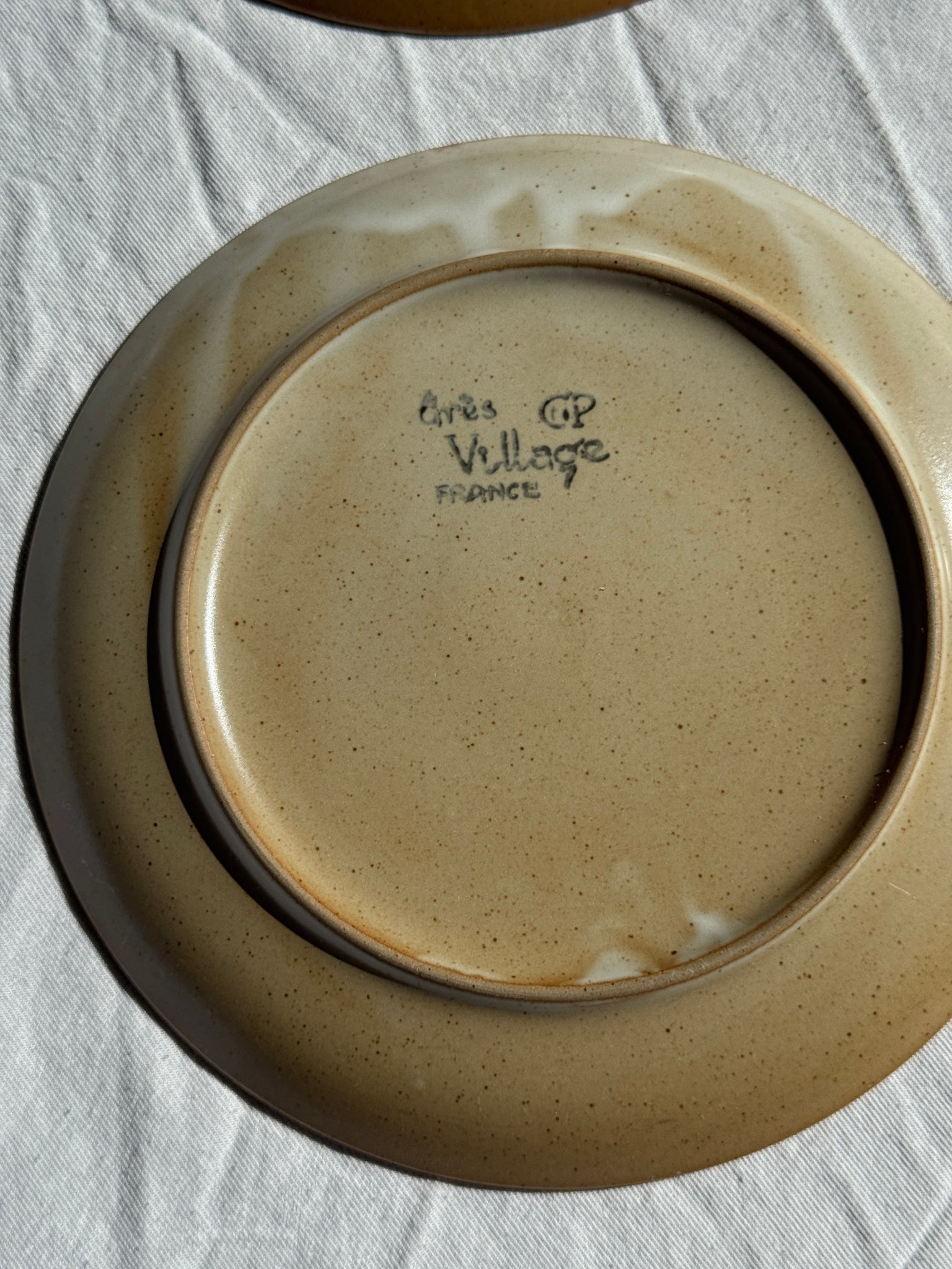 Lot de 6 assiettes en grès Village France D24