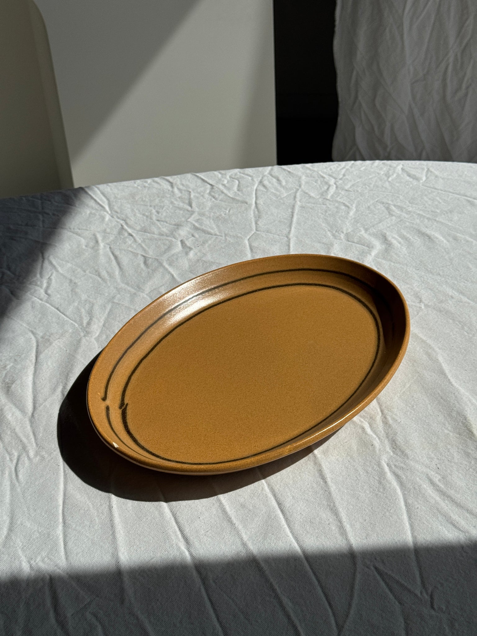 Grand plat ovale en grès Sarreguemines liseré brun 27x37