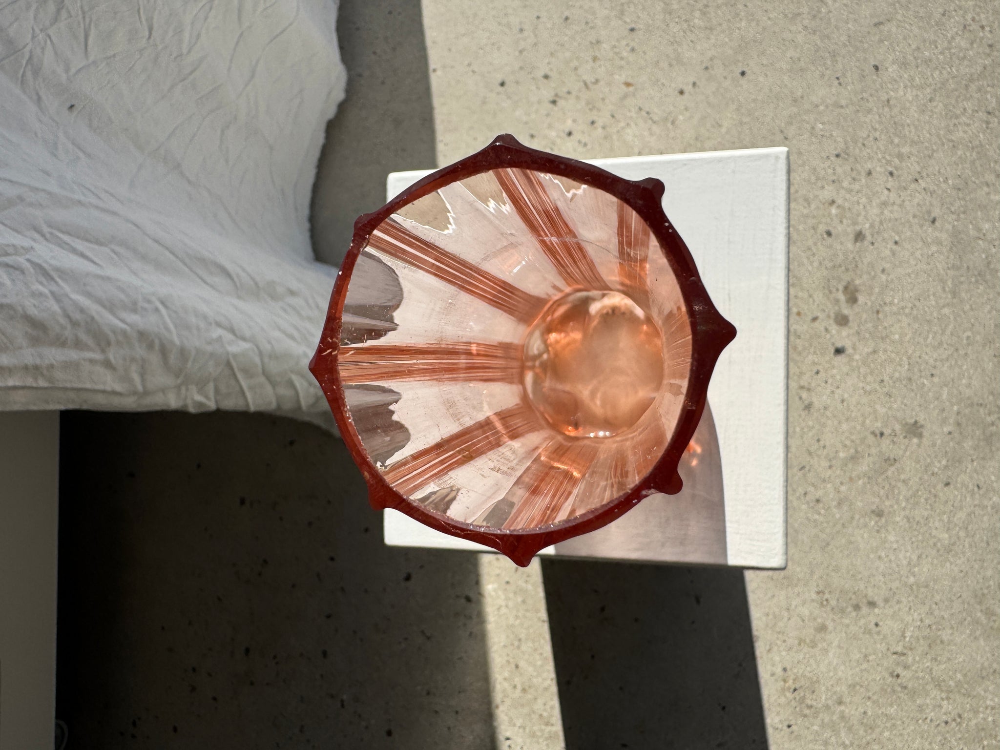 Grand vase soliflore en verre rose H37 D18A