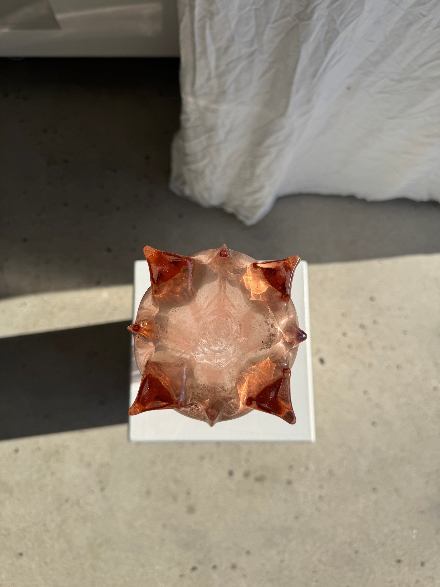 Grand vase soliflore en verre rose H37 D18A