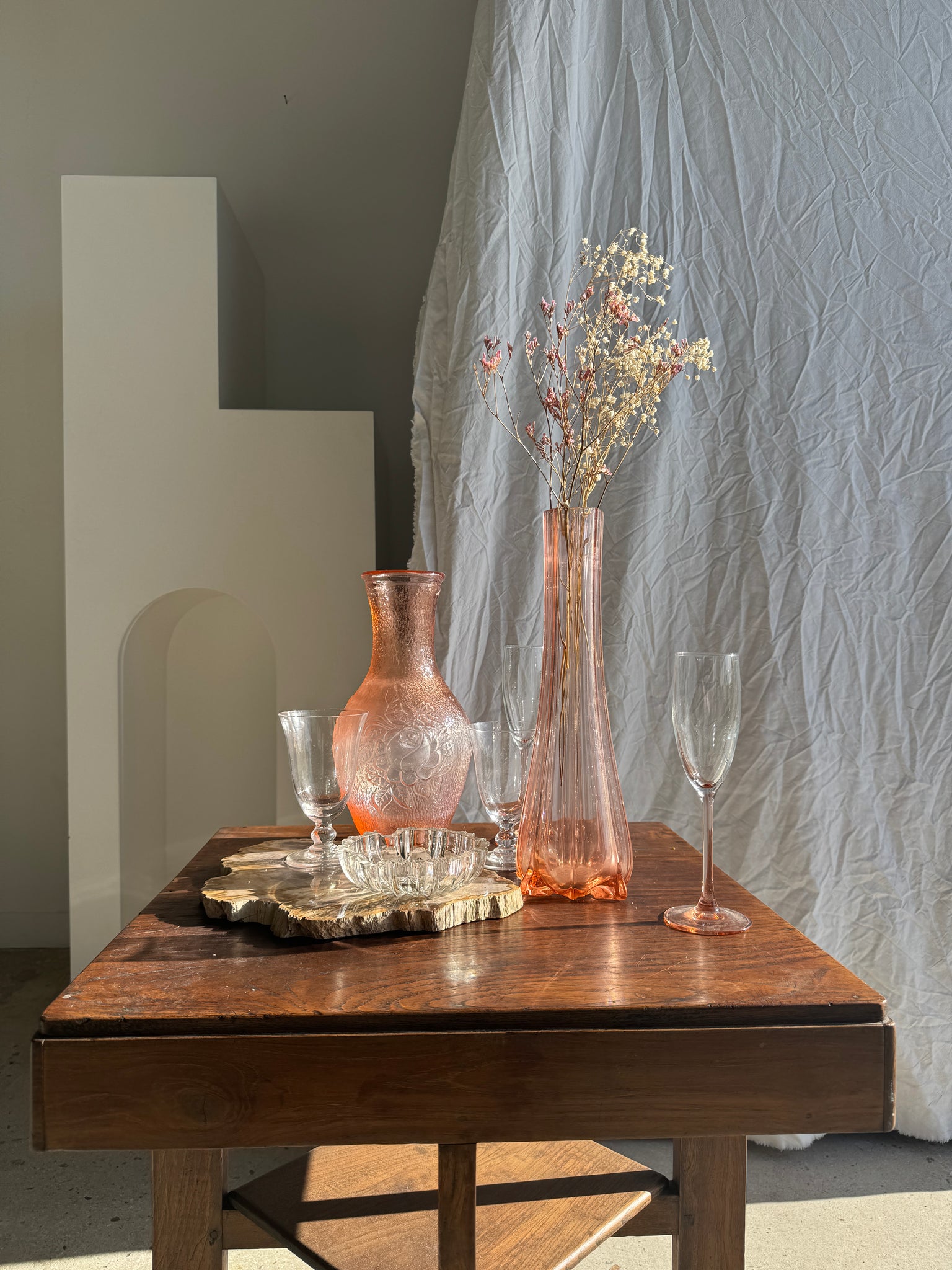 Grand vase soliflore en verre rose H37 D18A