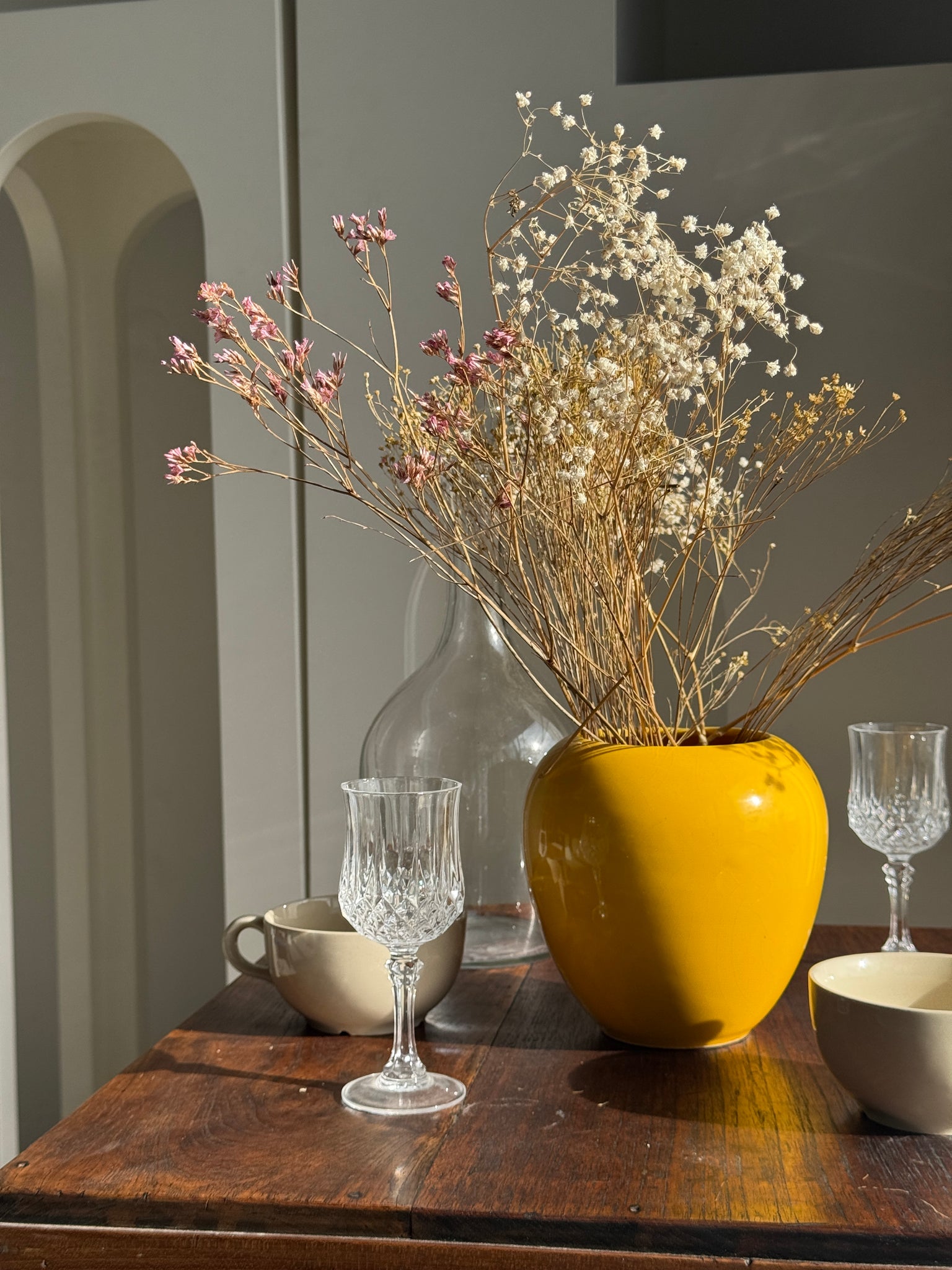 Petit vase jaune boule années 90 H10 D16