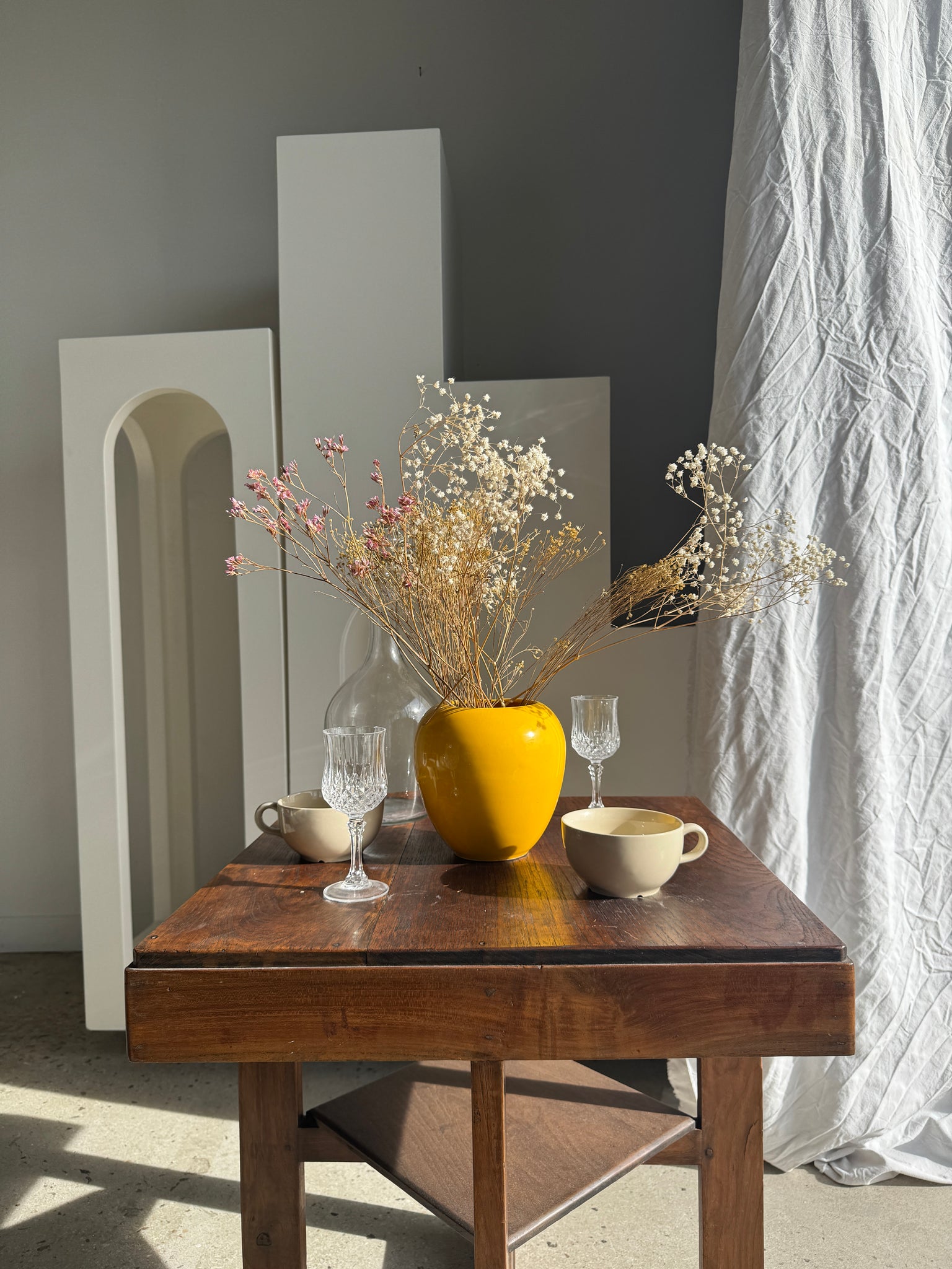 Petit vase jaune boule années 90 H10 D16