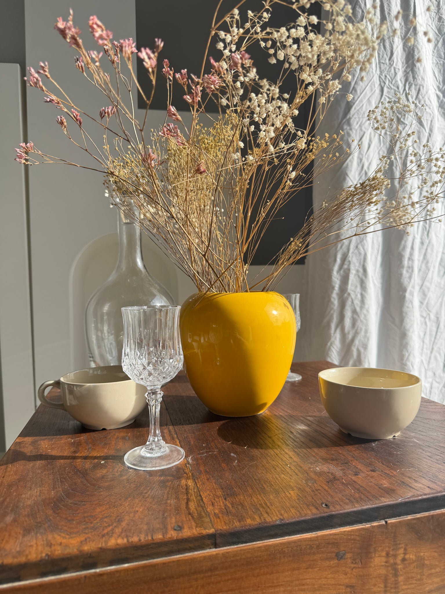 Petit vase jaune boule années 90 H10 D16