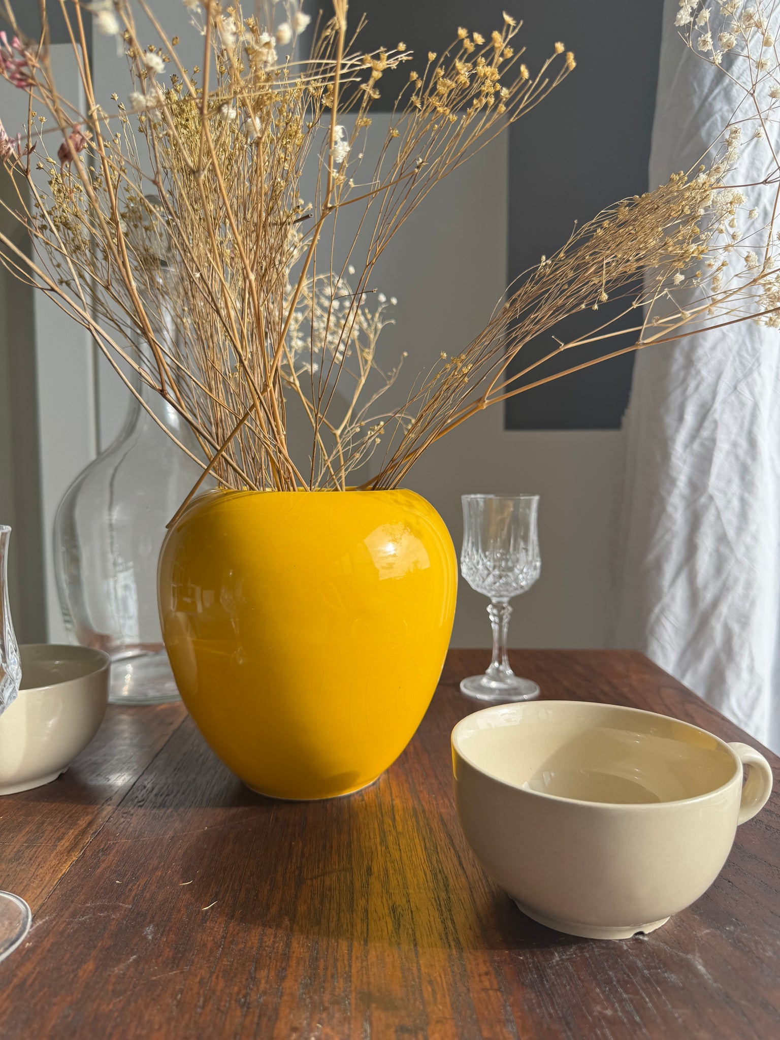 Petit vase jaune boule années 90 H10 D16