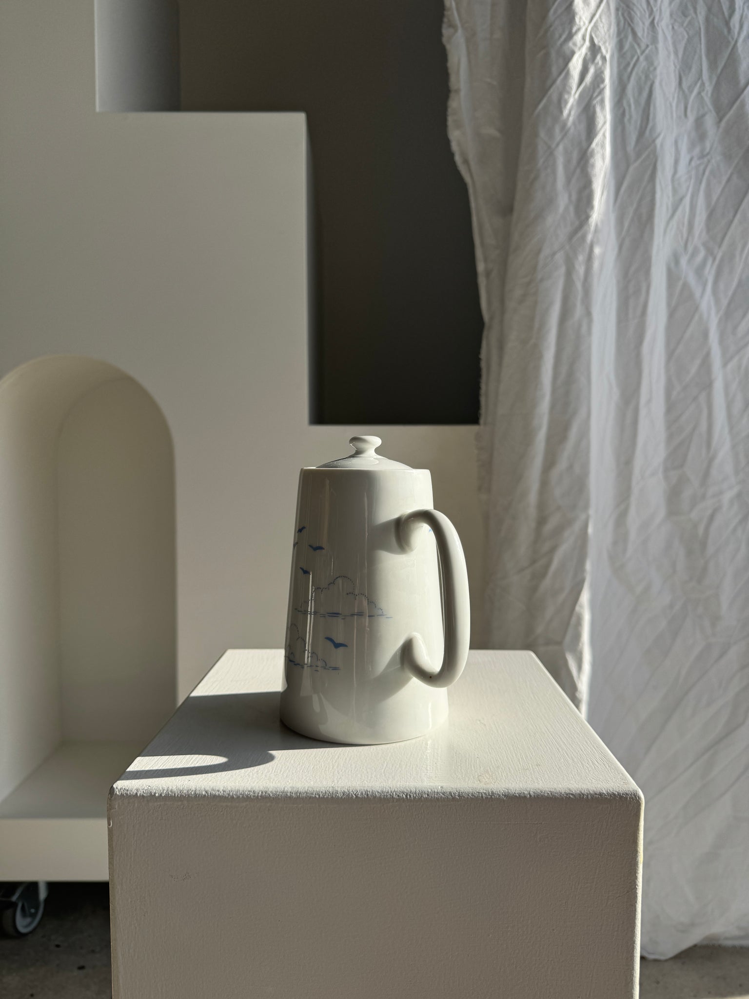 Petite théière vintage à motif de nuages France H18,5