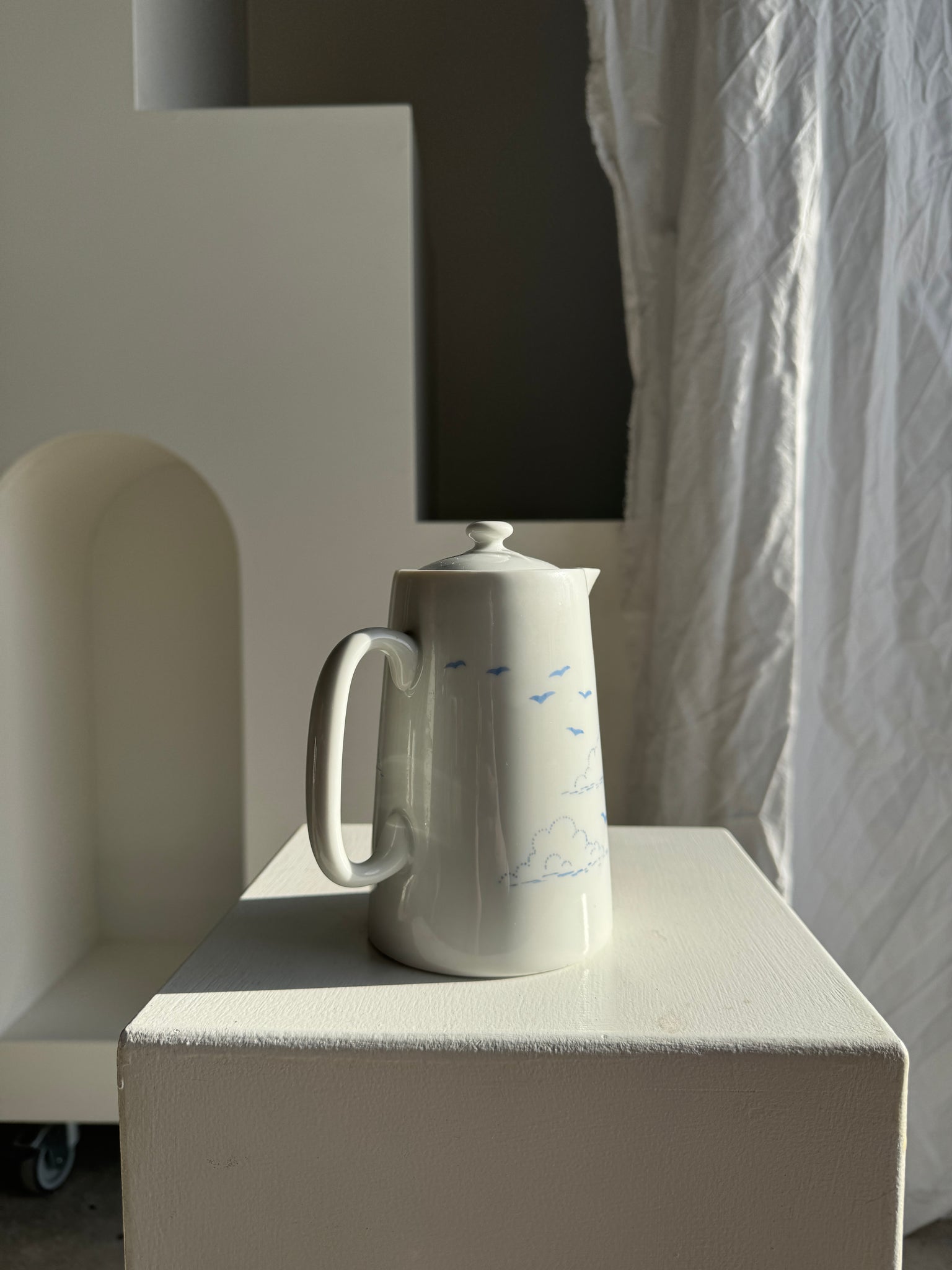 Petite théière vintage à motif de nuages France H18,5