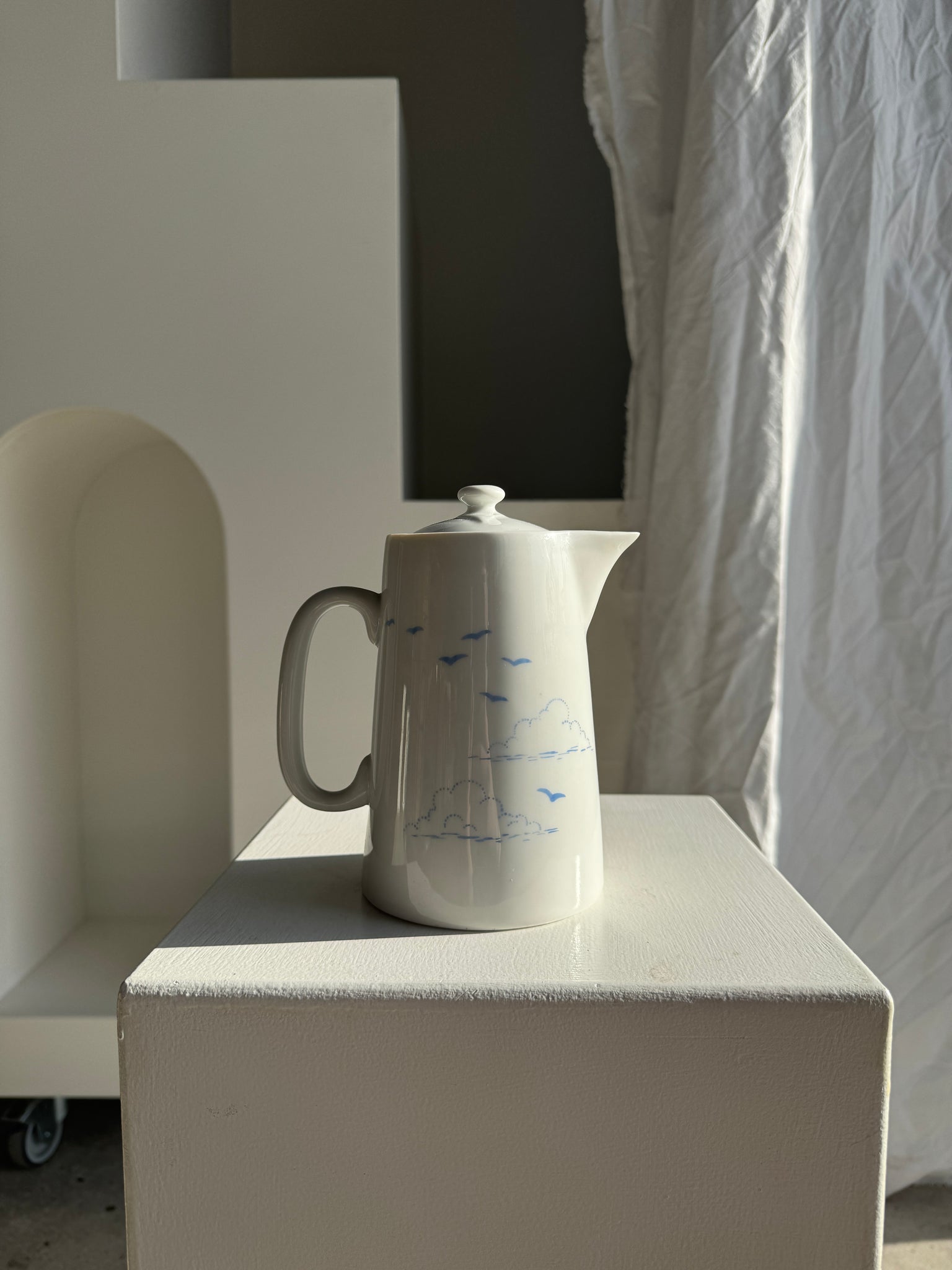 Petite théière vintage à motif de nuages France H18,5