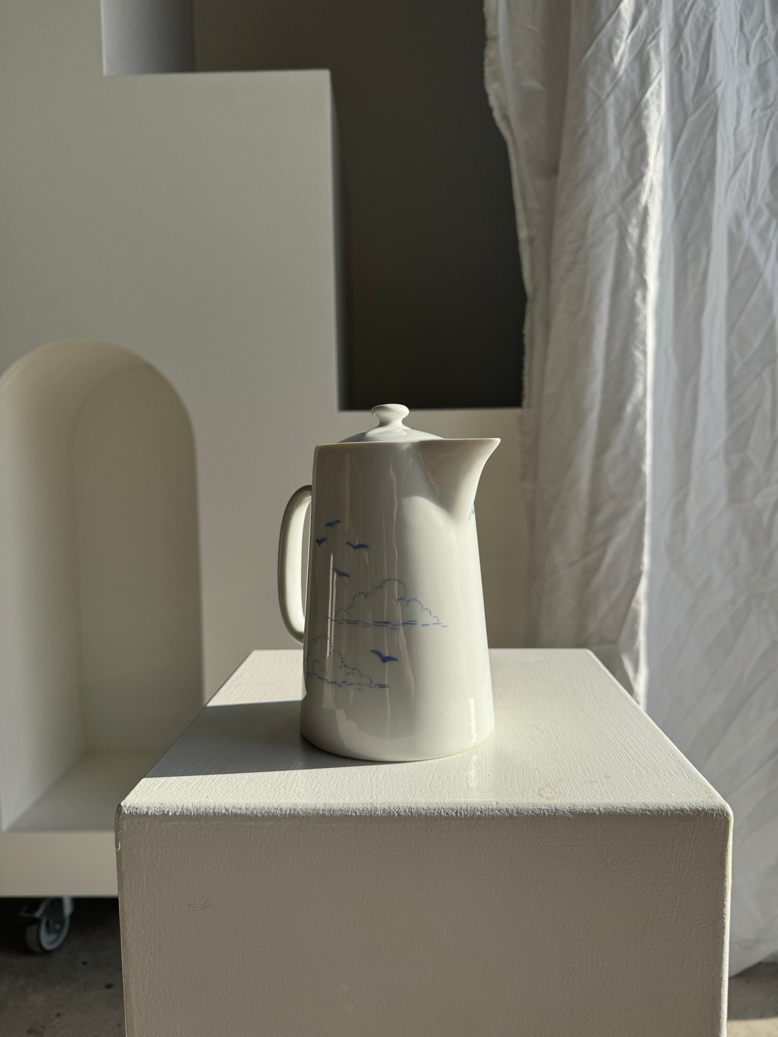 Petite théière vintage à motif de nuages France H18,5