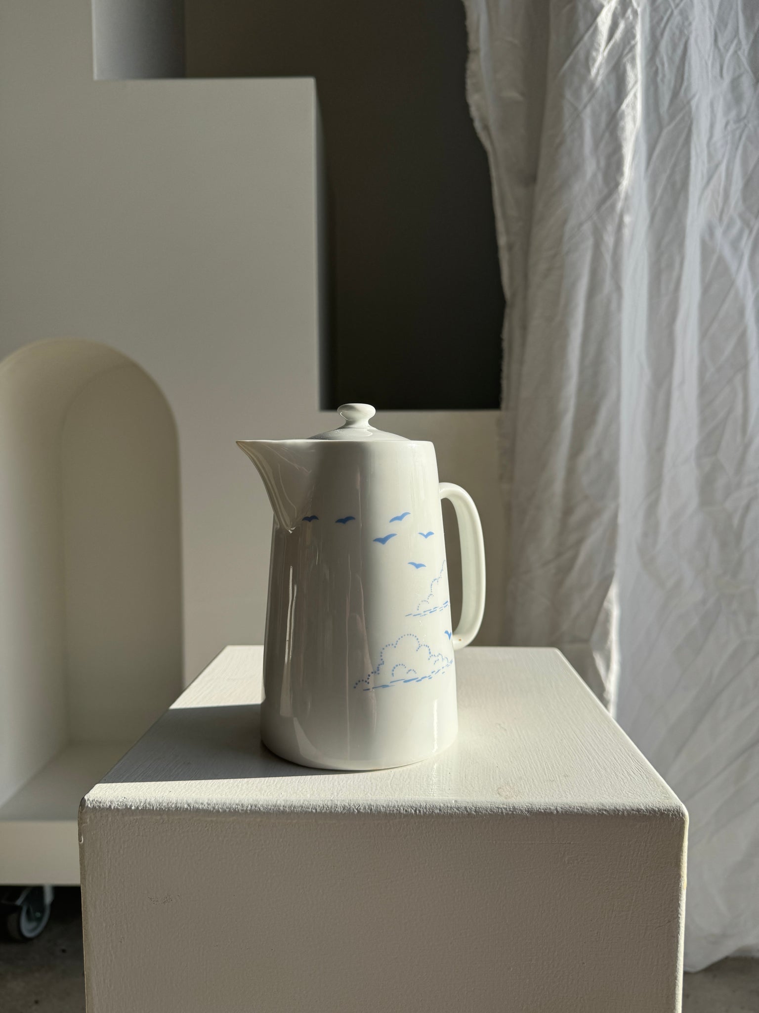 Petite théière vintage à motif de nuages France H18,5