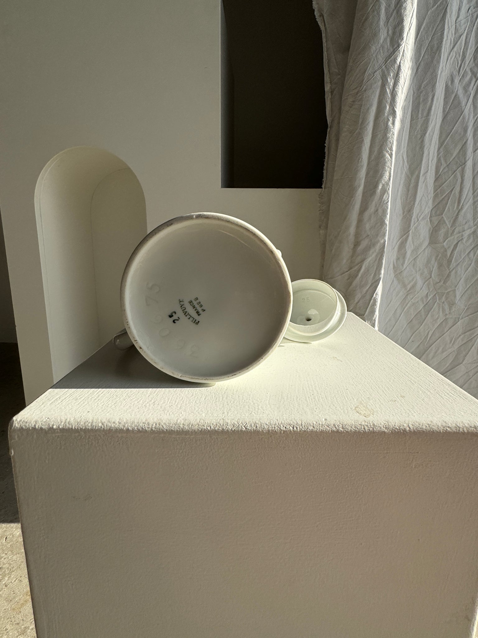 Petite théière vintage à motif de nuages France H18,5