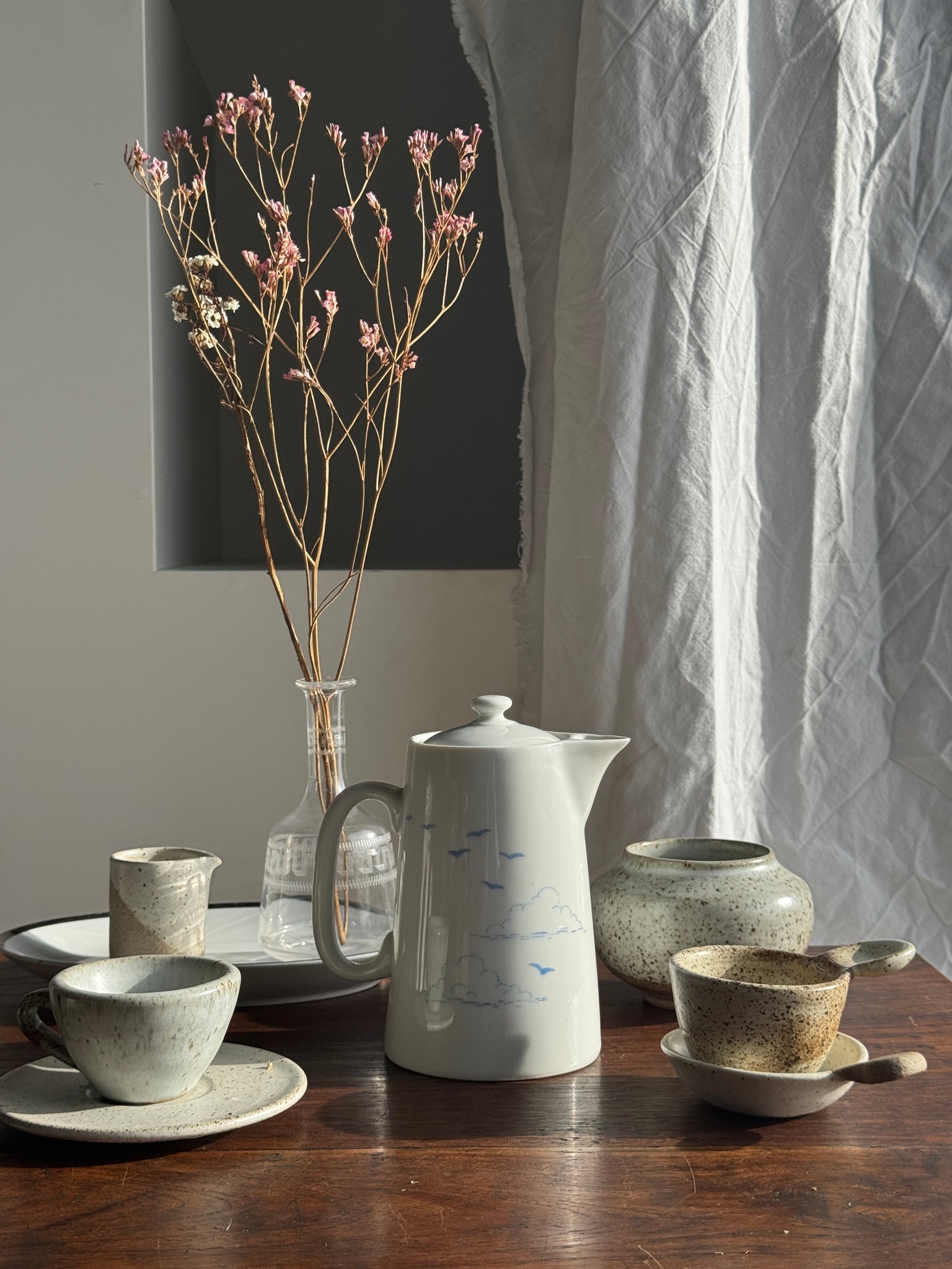 Petite théière vintage à motif de nuages France H18,5