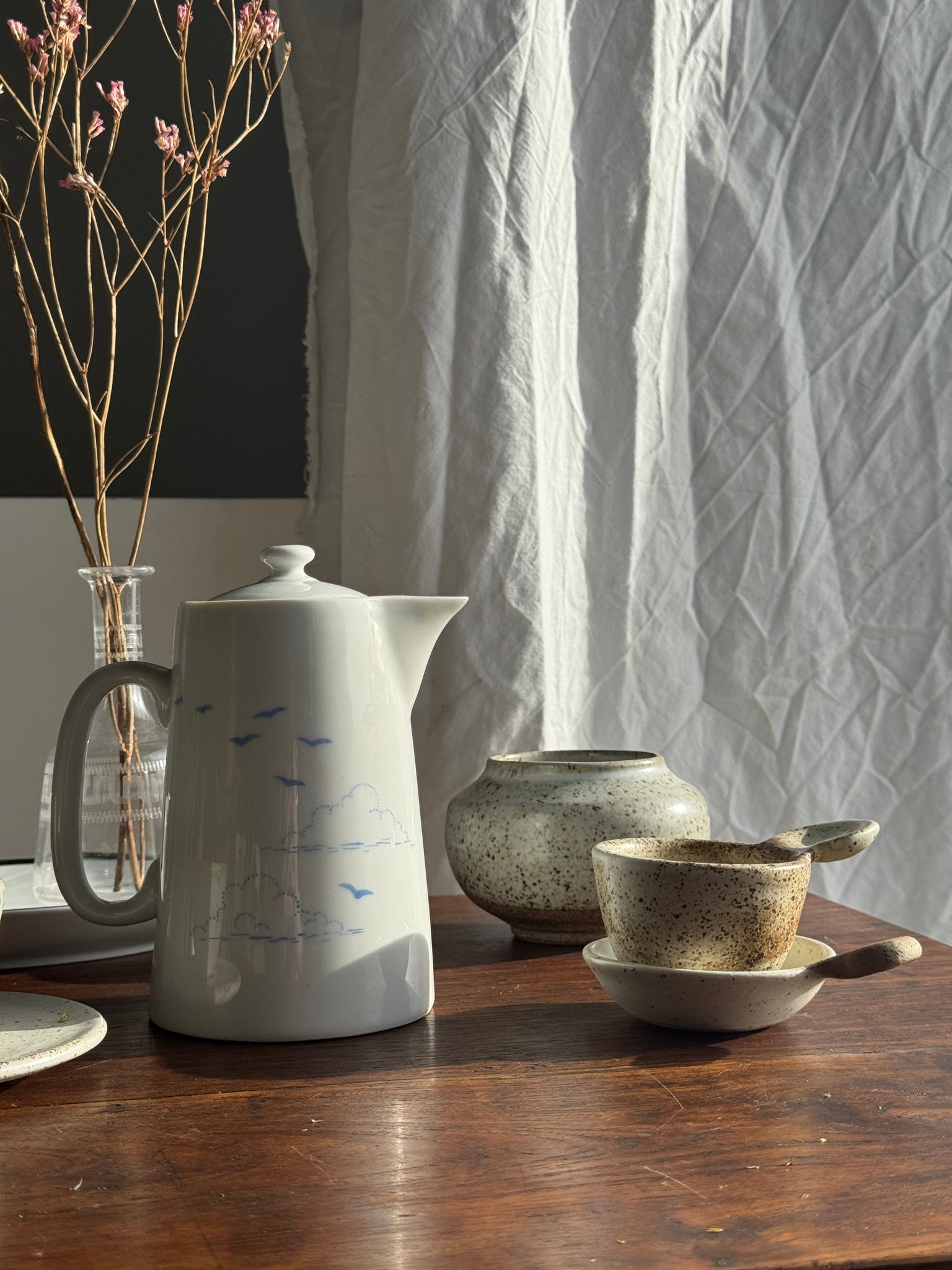 Petite théière vintage à motif de nuages France H18,5