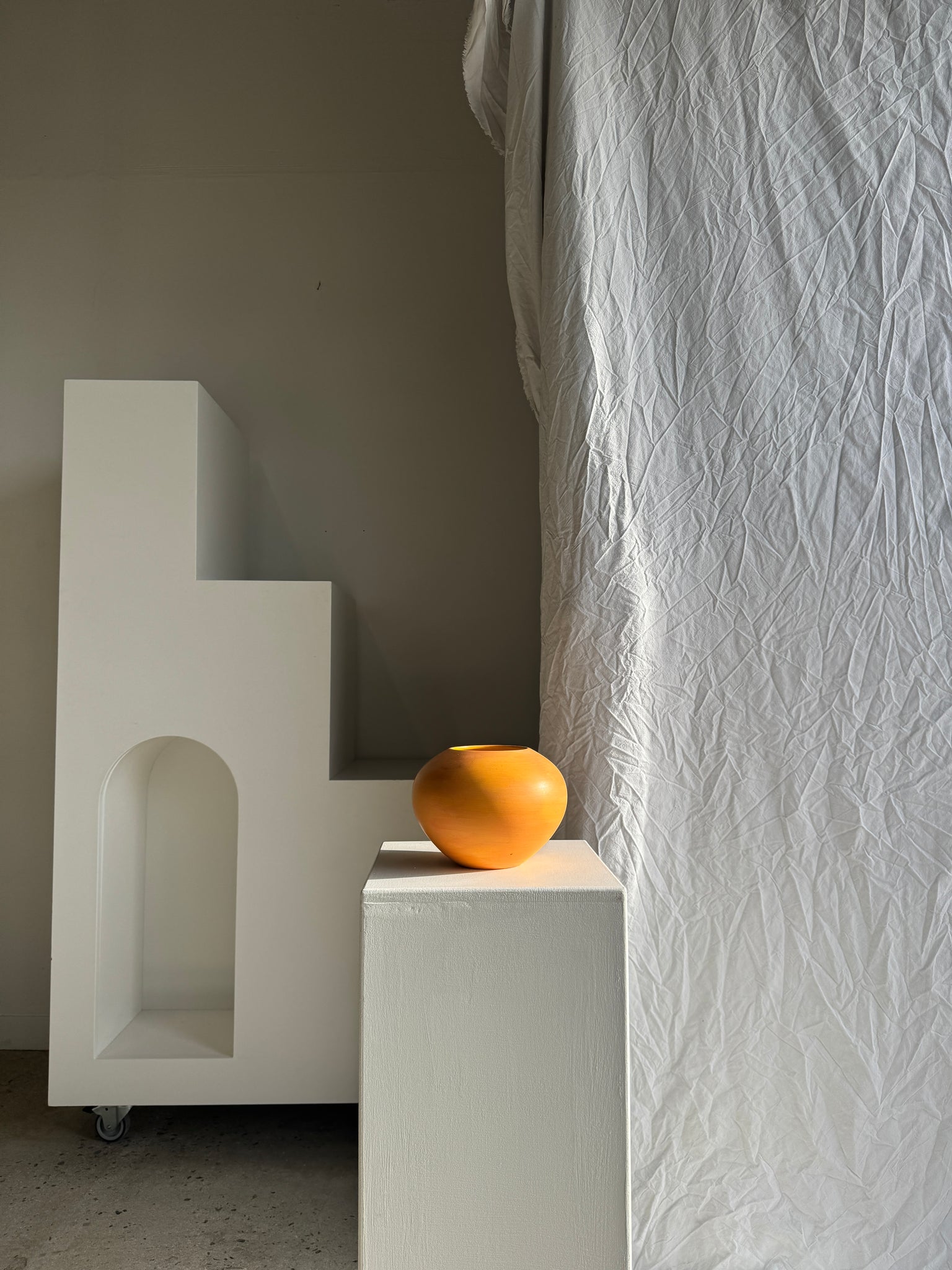 Vase boule orange années 90 H15 D20