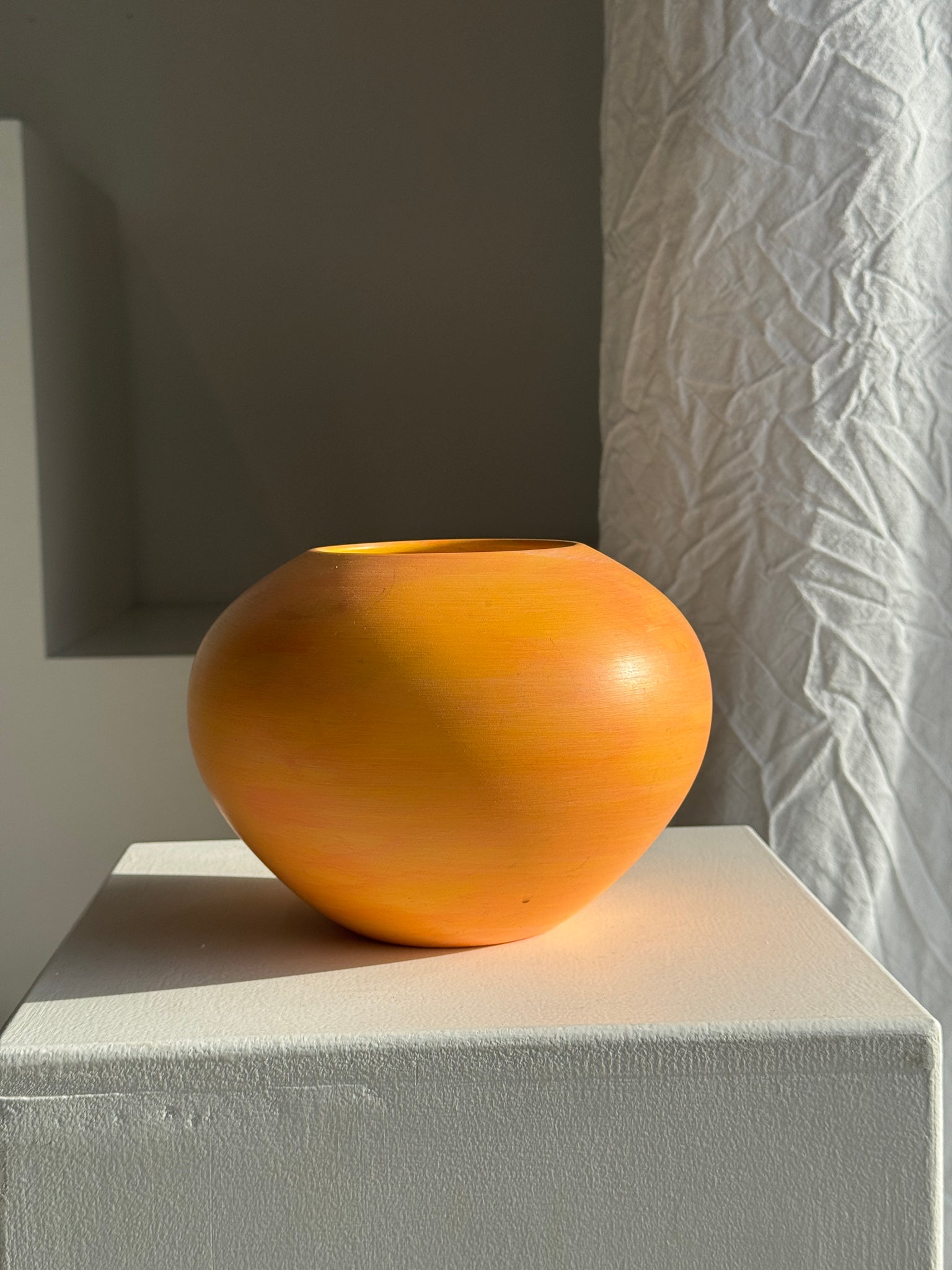Vase boule orange années 90 H15 D20