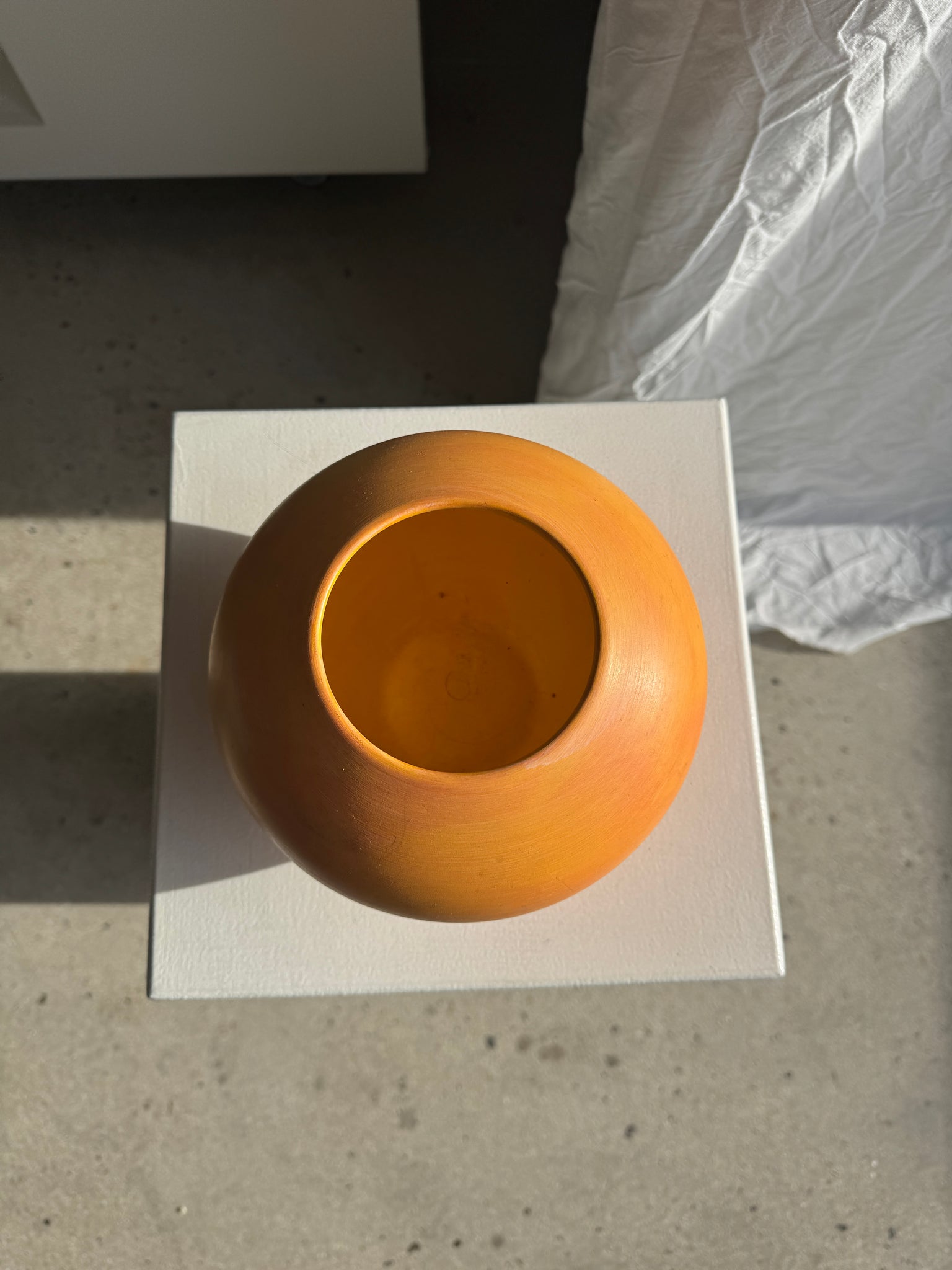 Vase boule orange années 90 H15 D20