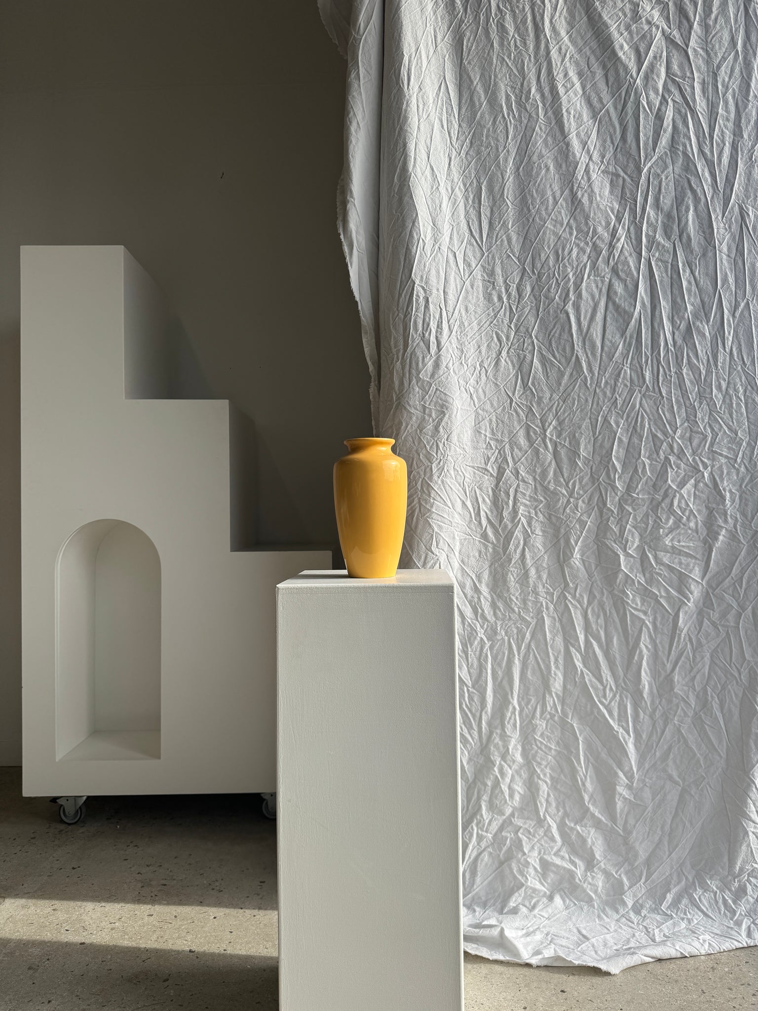 Vase jaune oblong années 90 H26