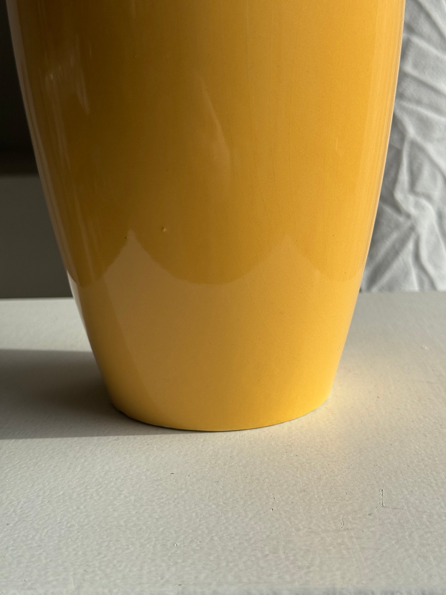 Vase jaune oblong années 90 H26