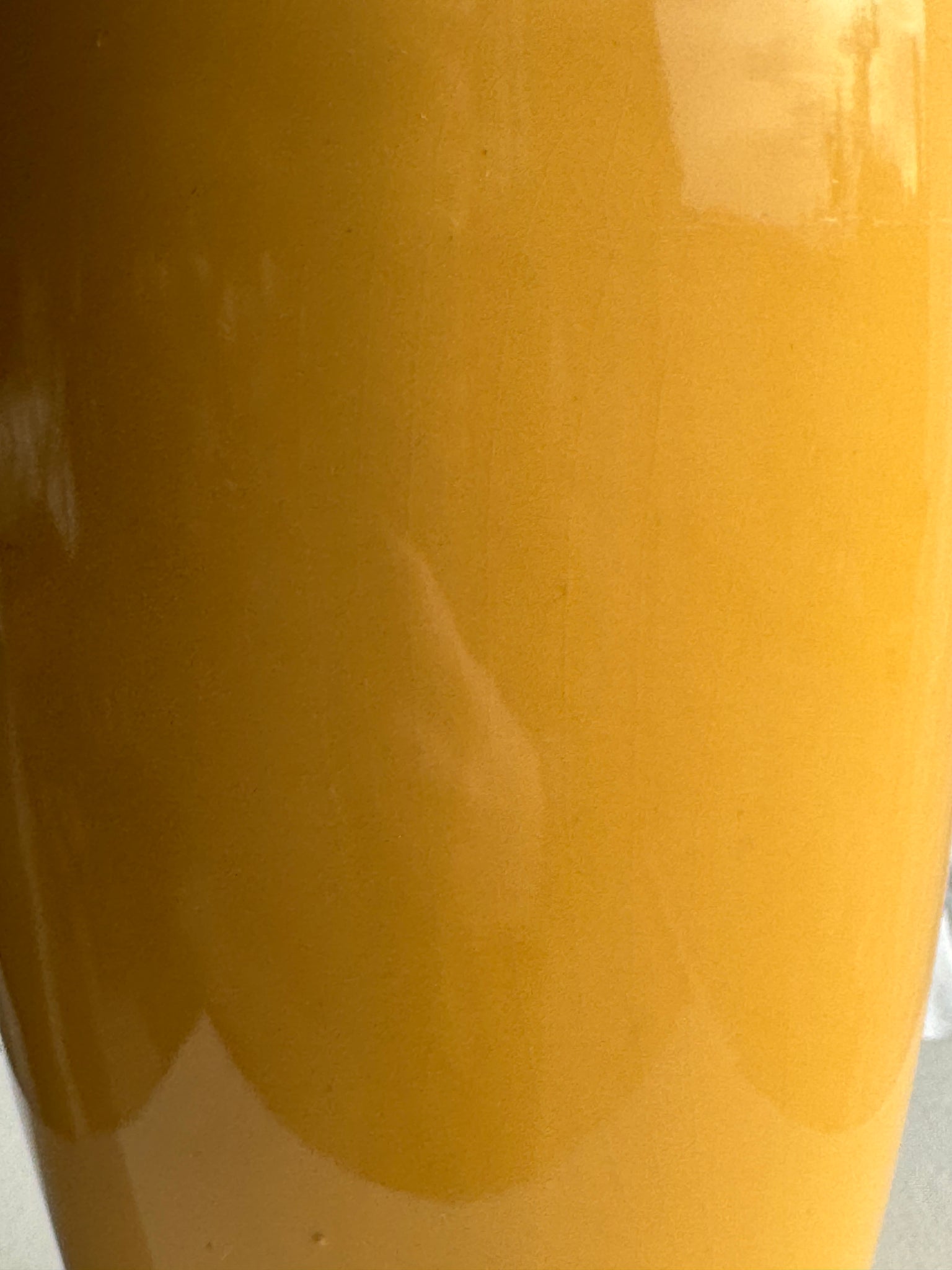 Vase jaune oblong années 90 H26