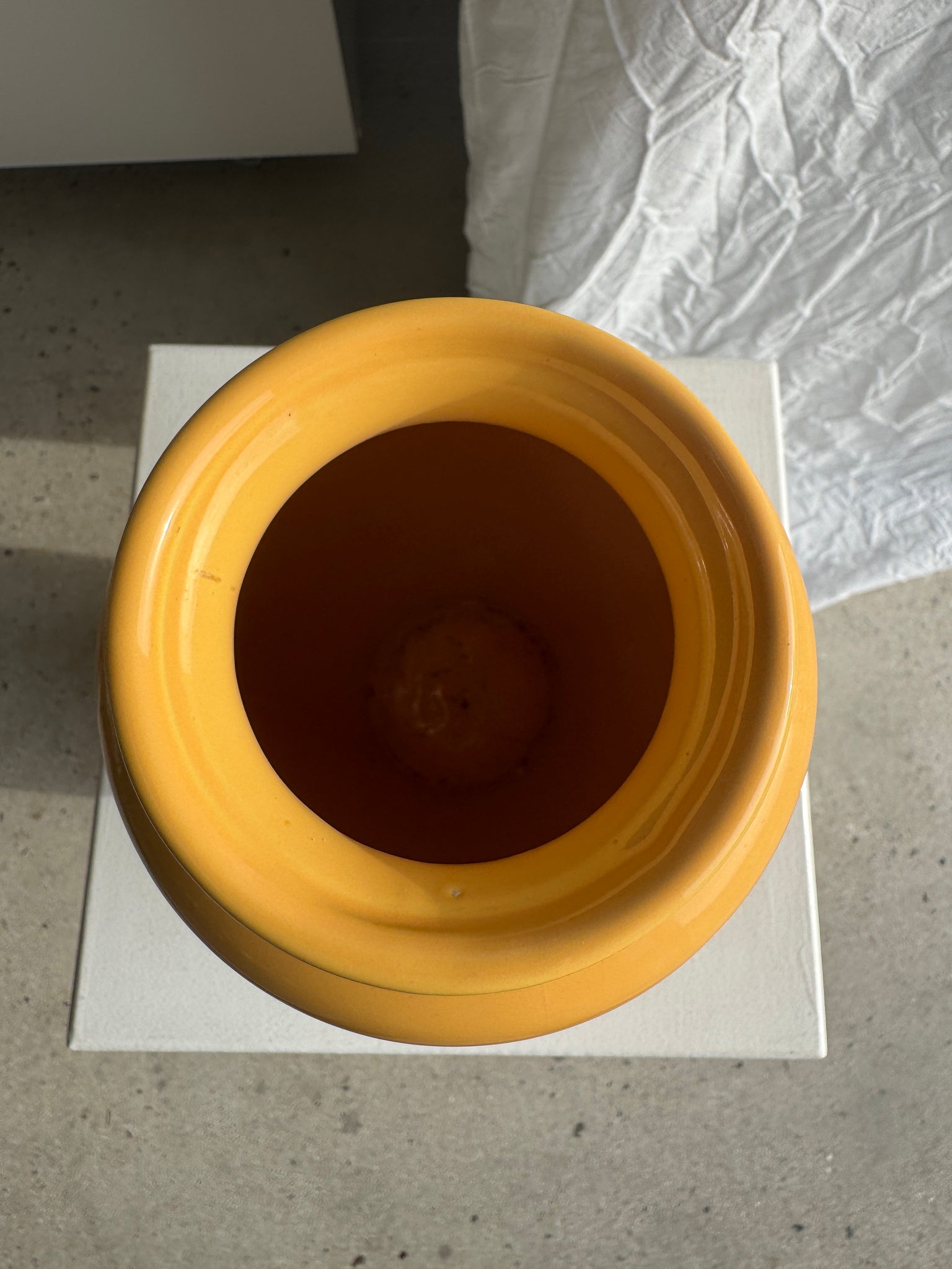 Vase jaune oblong années 90 H26