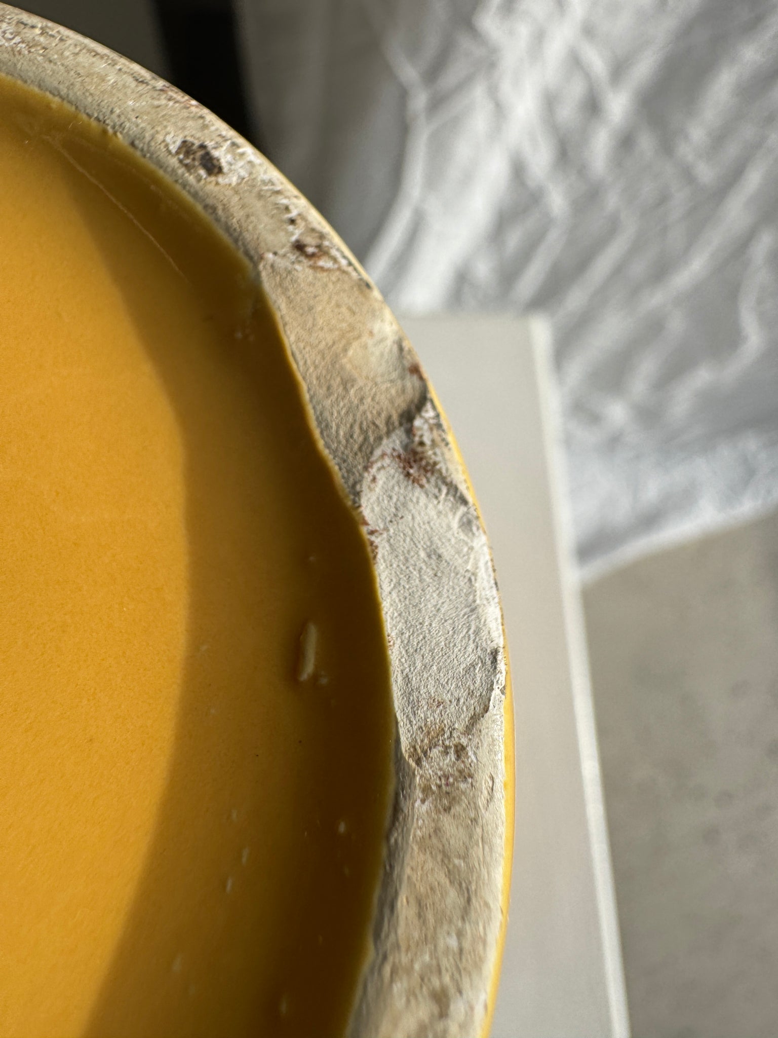 Vase jaune oblong années 90 H26