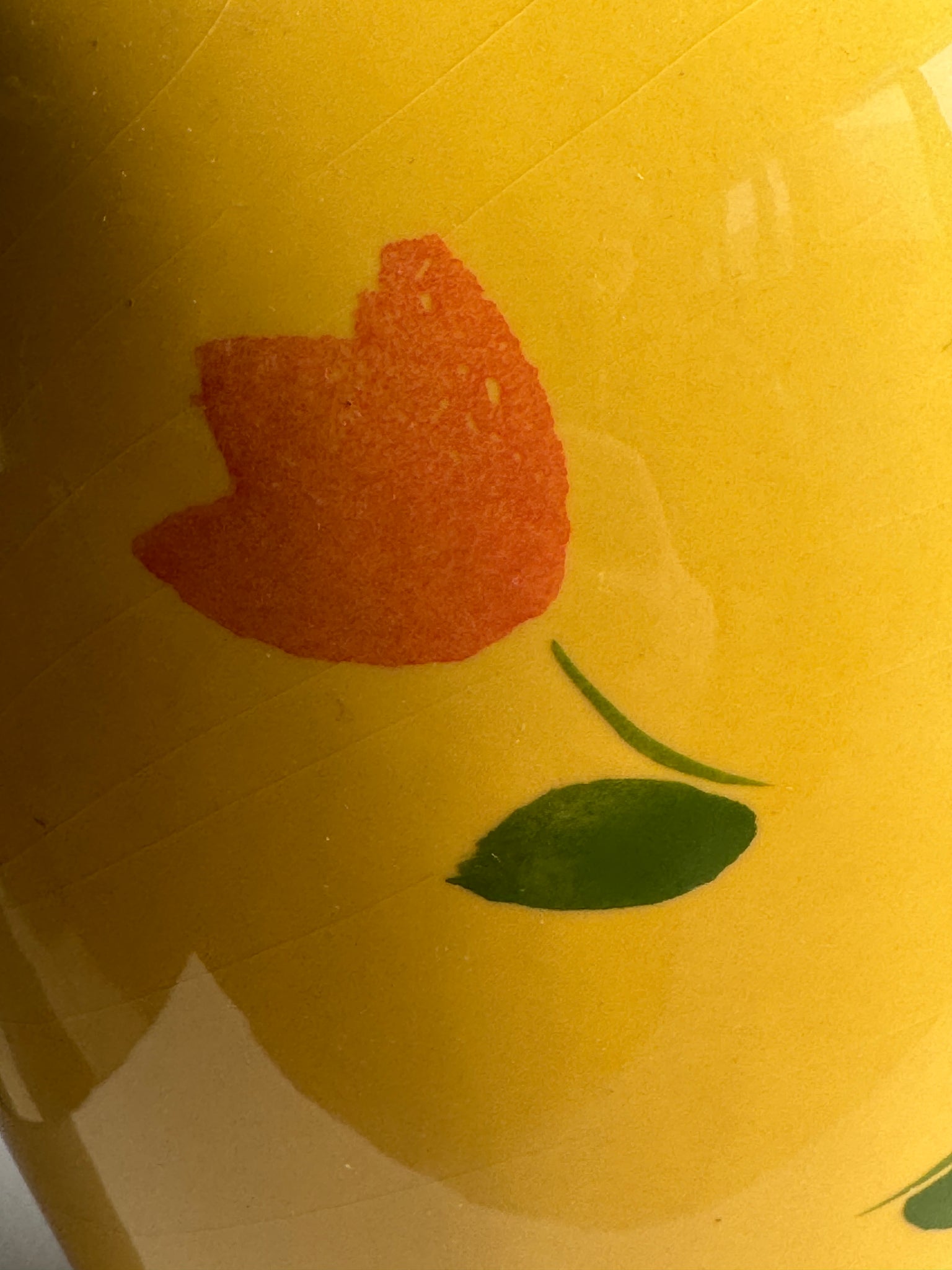 Grand pied de lampe jaune et tulipes oranges H46 D24