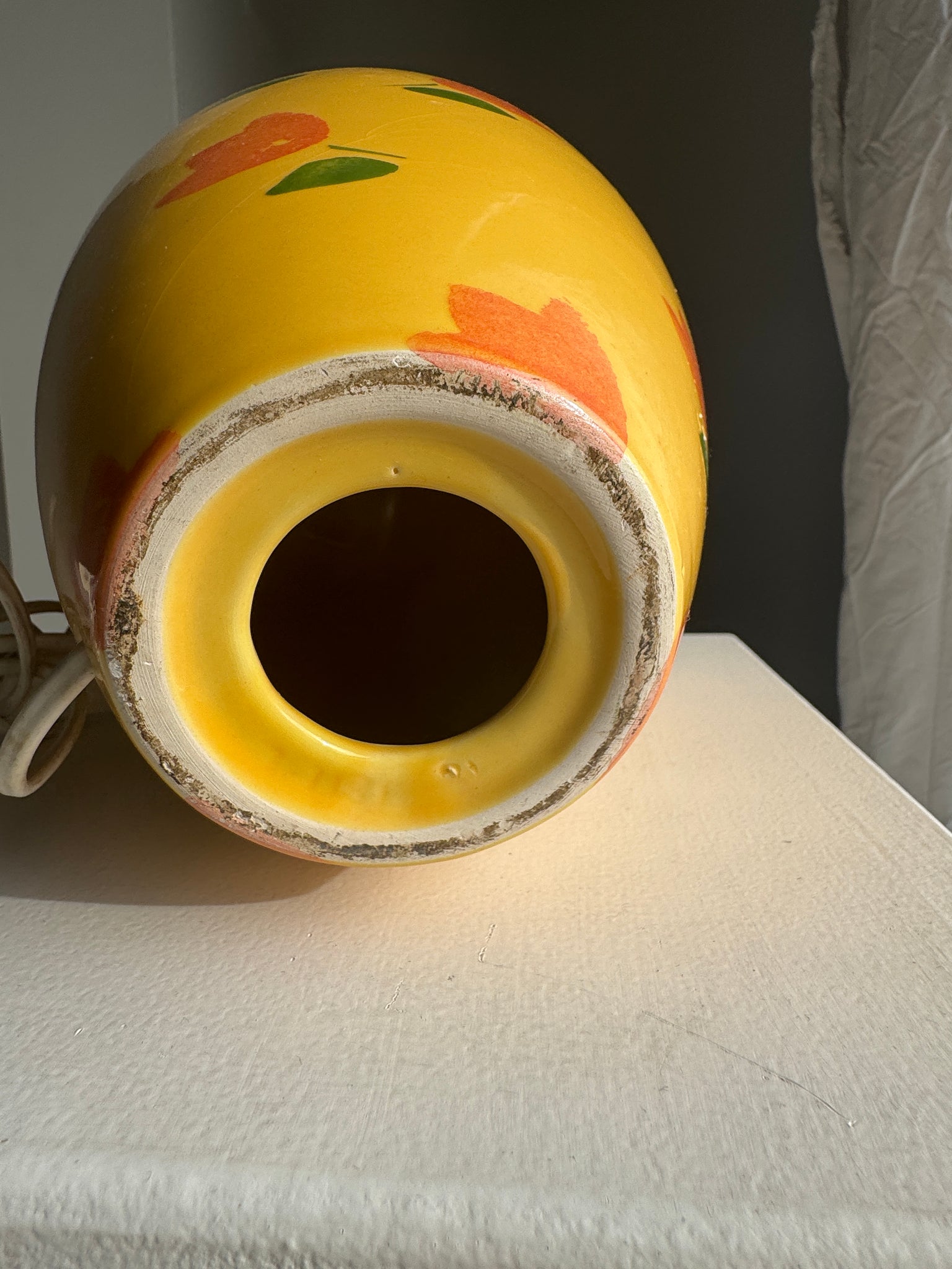 Grand pied de lampe jaune et tulipes oranges H46 D24