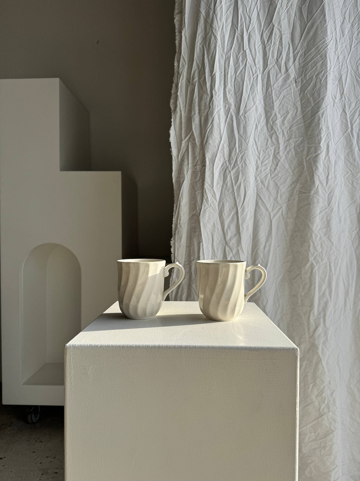 Paire de mug en porcelaine anglaise H10