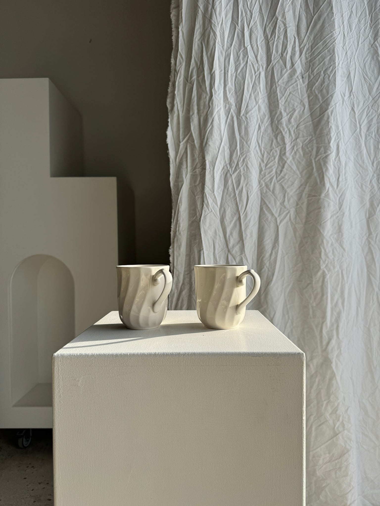 Paire de mug en porcelaine anglaise H10