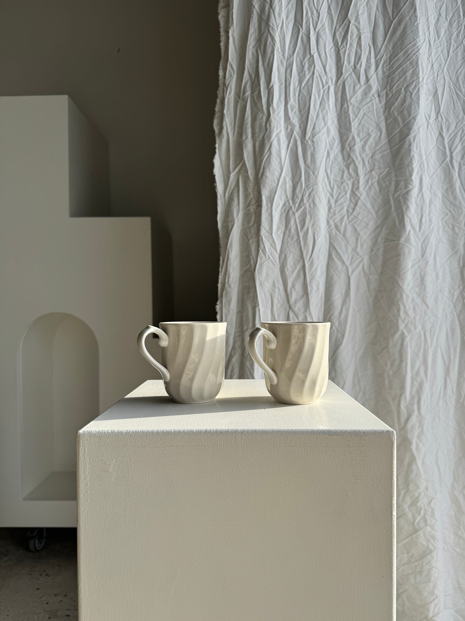 Paire de mug en porcelaine anglaise H10