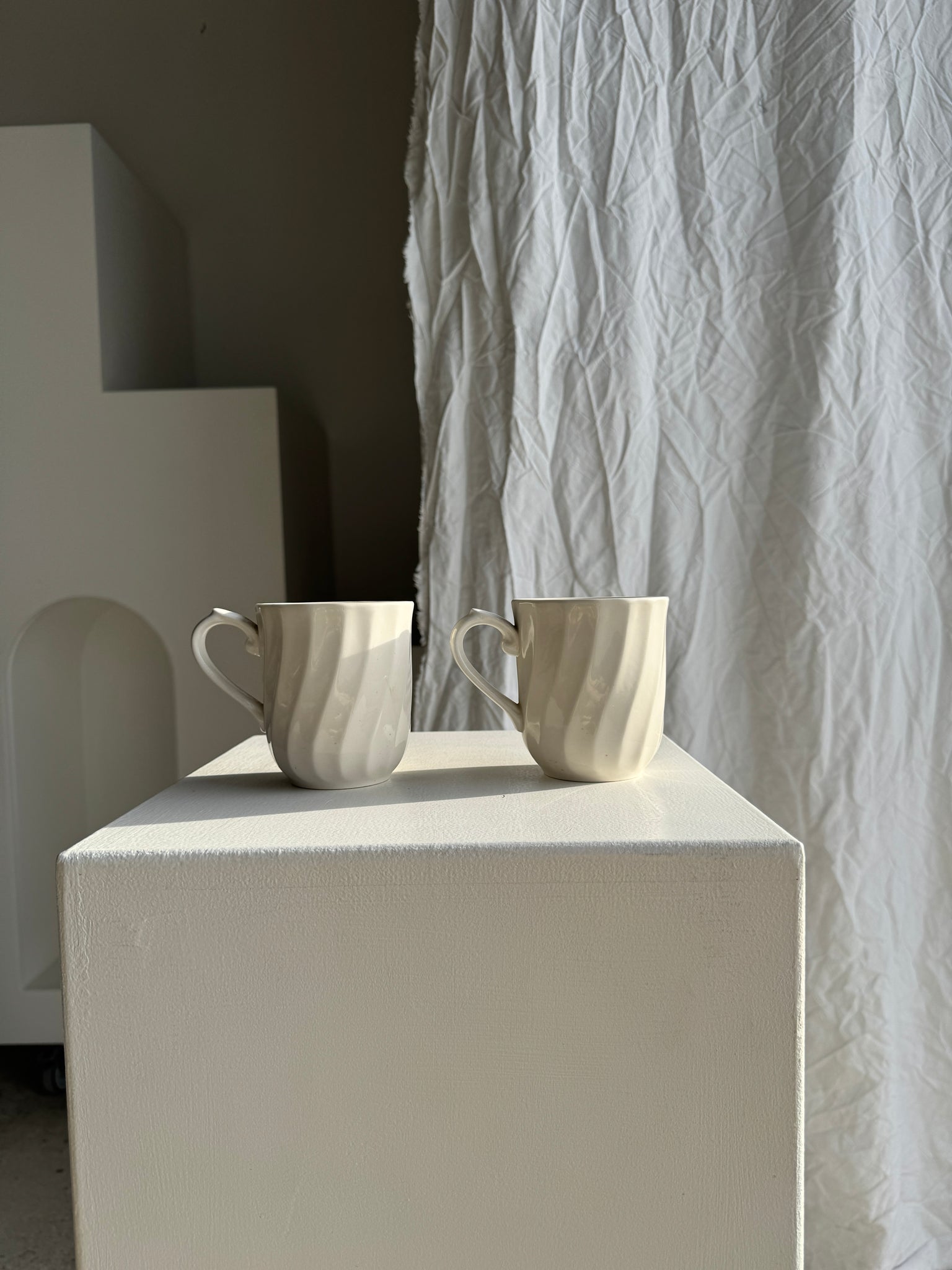 Paire de mug en porcelaine anglaise H10