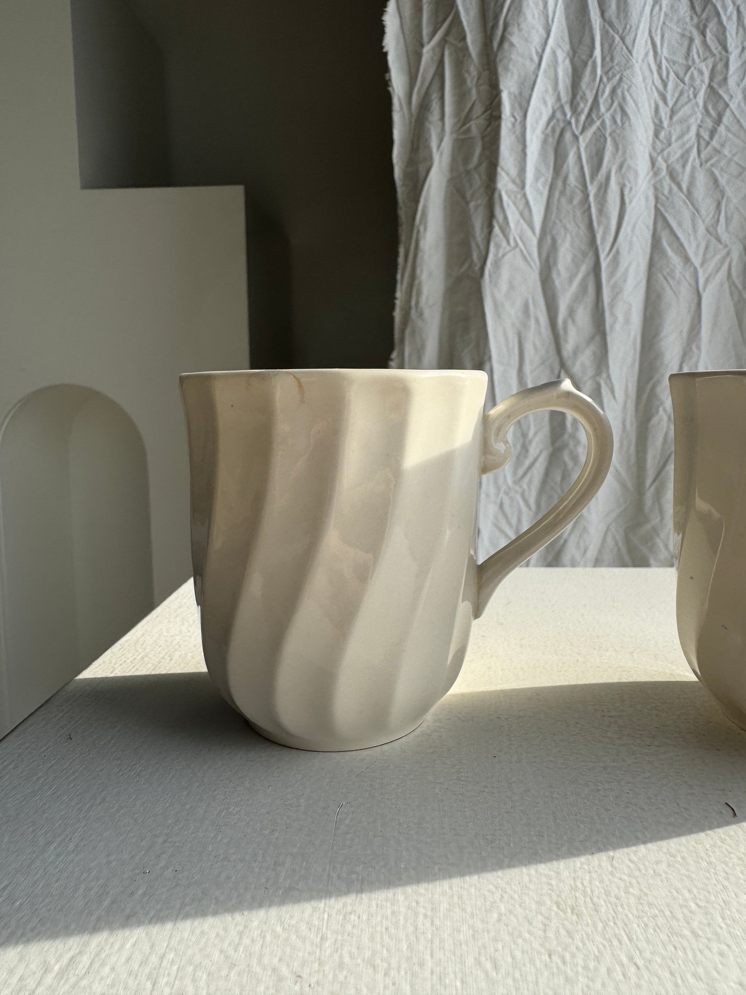 Paire de mug en porcelaine anglaise H10