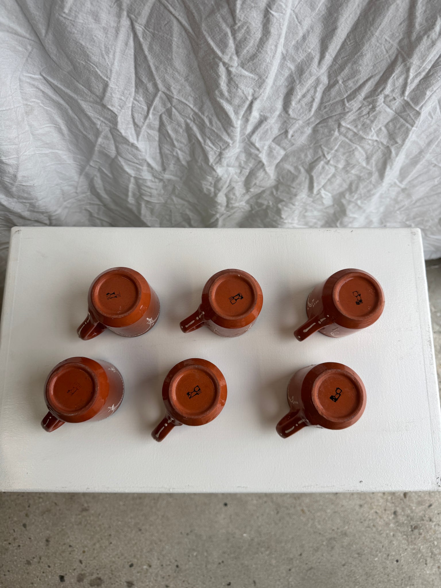 Lot de 6 tasses marron à motifs géométriques blanc et noir