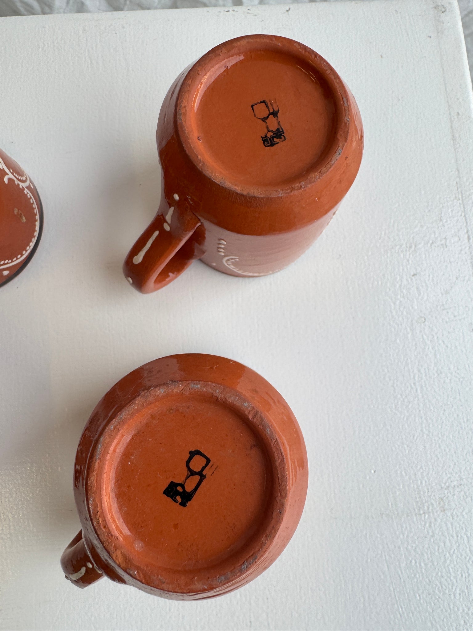 Lot de 6 tasses marron à motifs géométriques blanc et noir