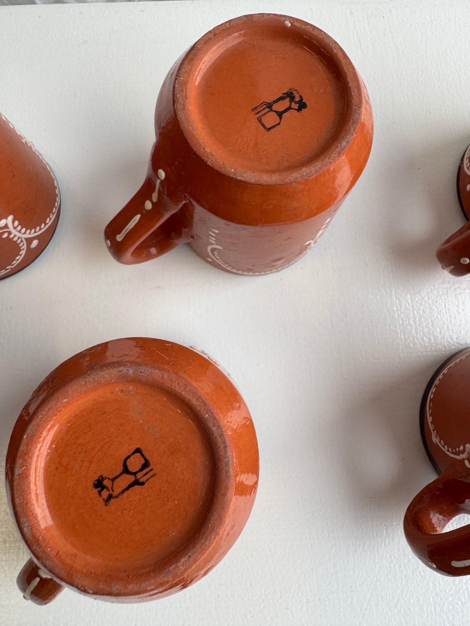 Lot de 6 tasses marron à motifs géométriques blanc et noir