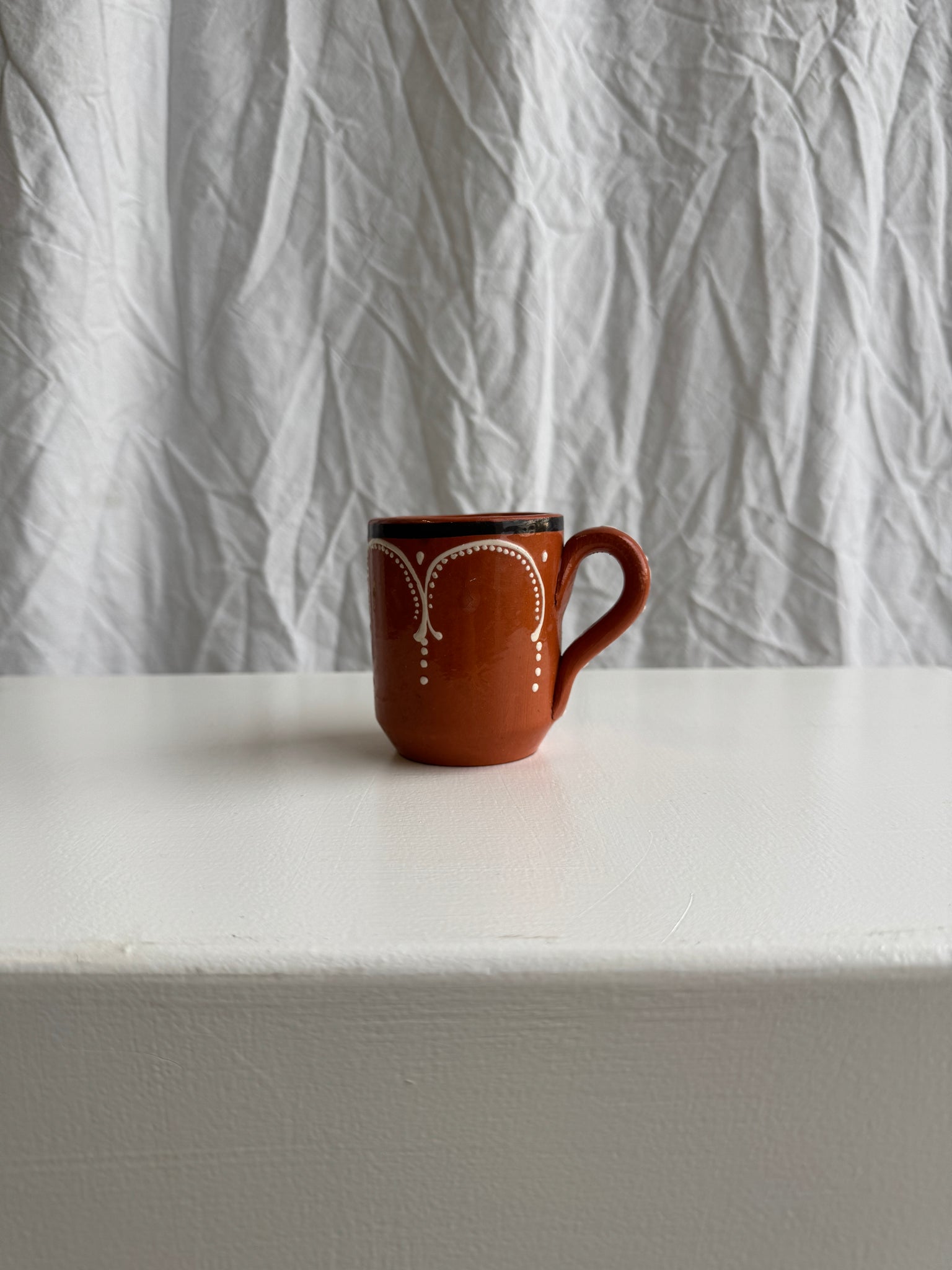 Lot de 6 tasses marron à motifs géométriques blanc et noir