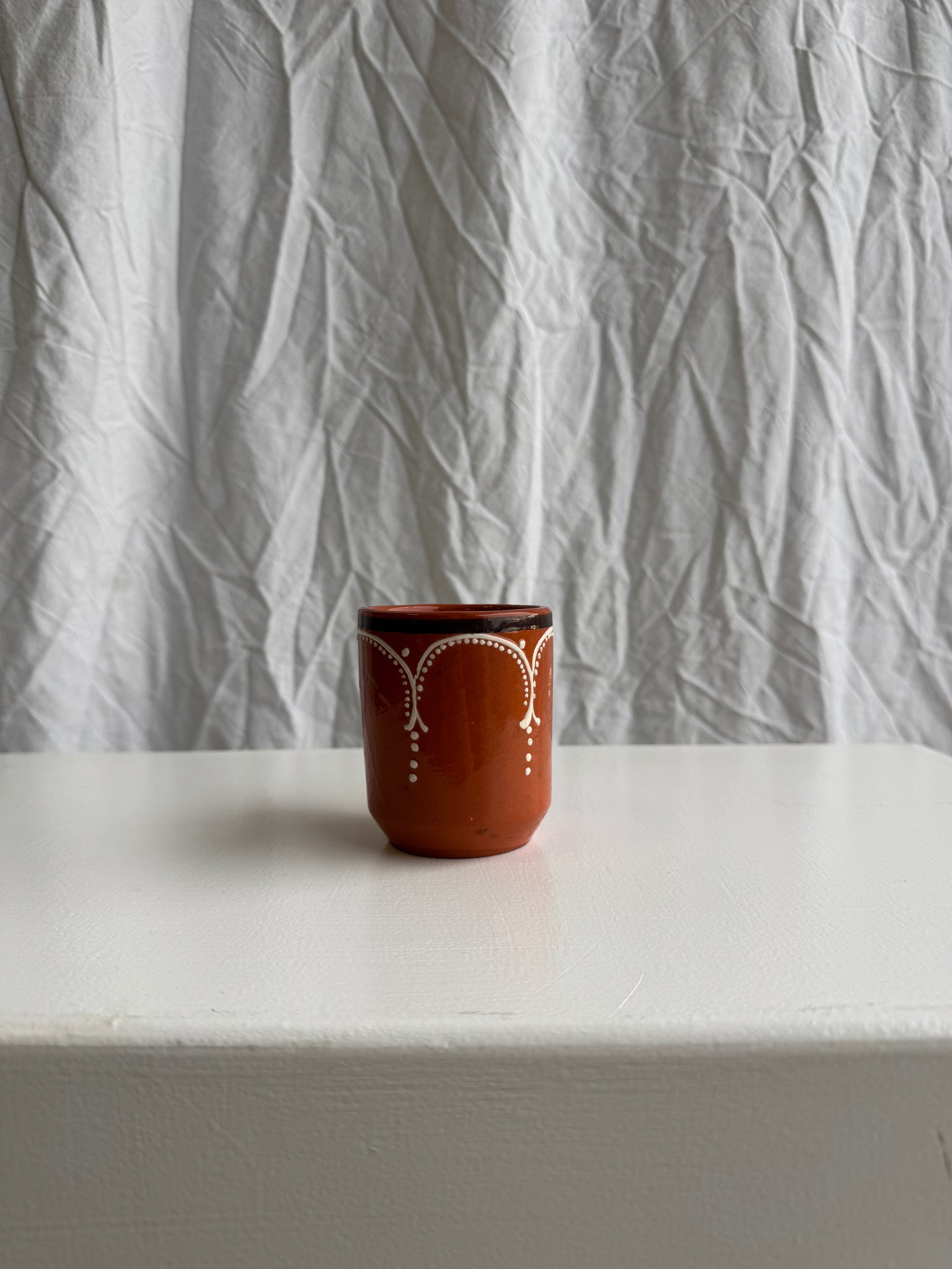 Lot de 6 tasses marron à motifs géométriques blanc et noir