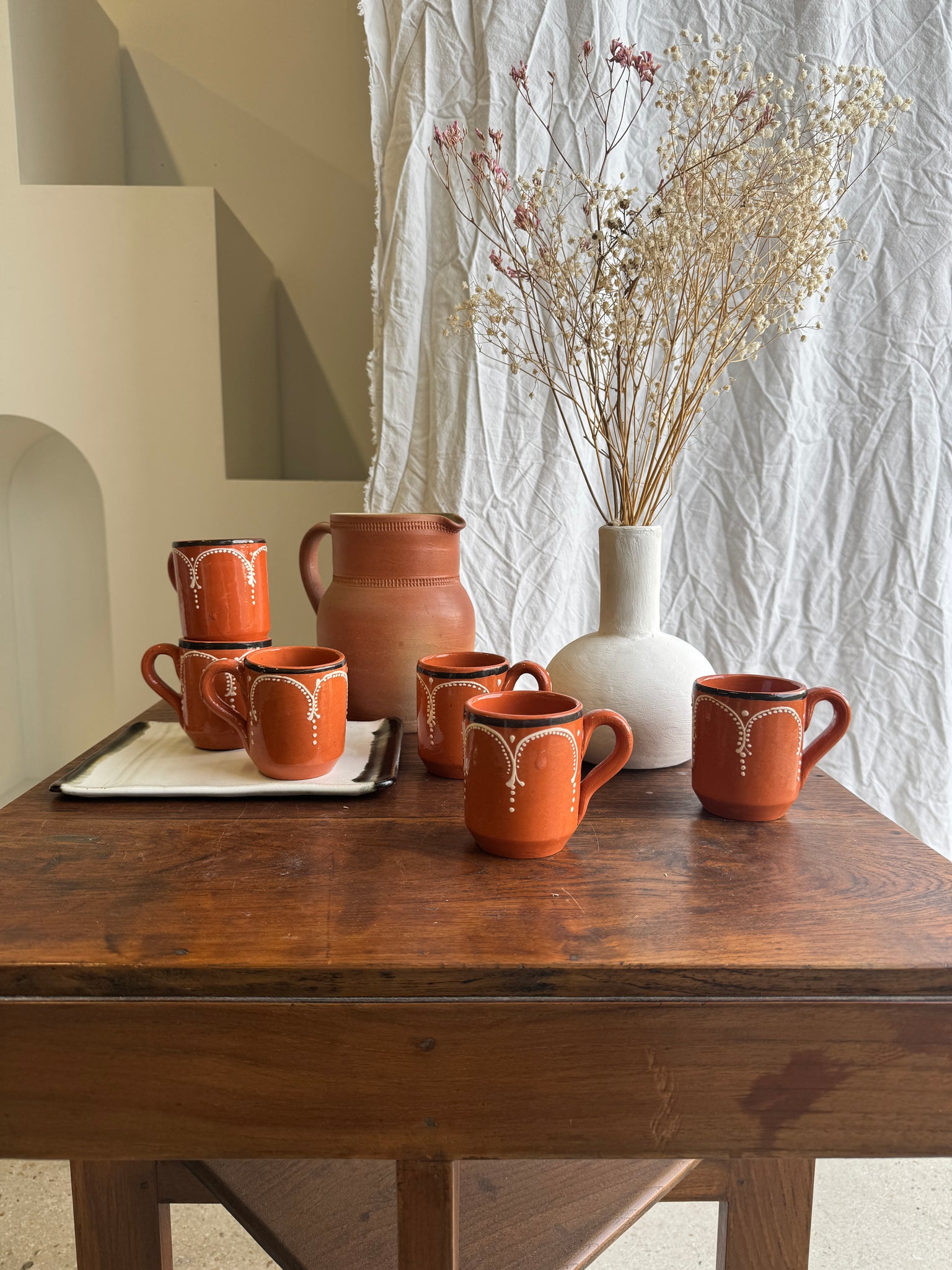 Lot de 6 tasses marron à motifs géométriques blanc et noir