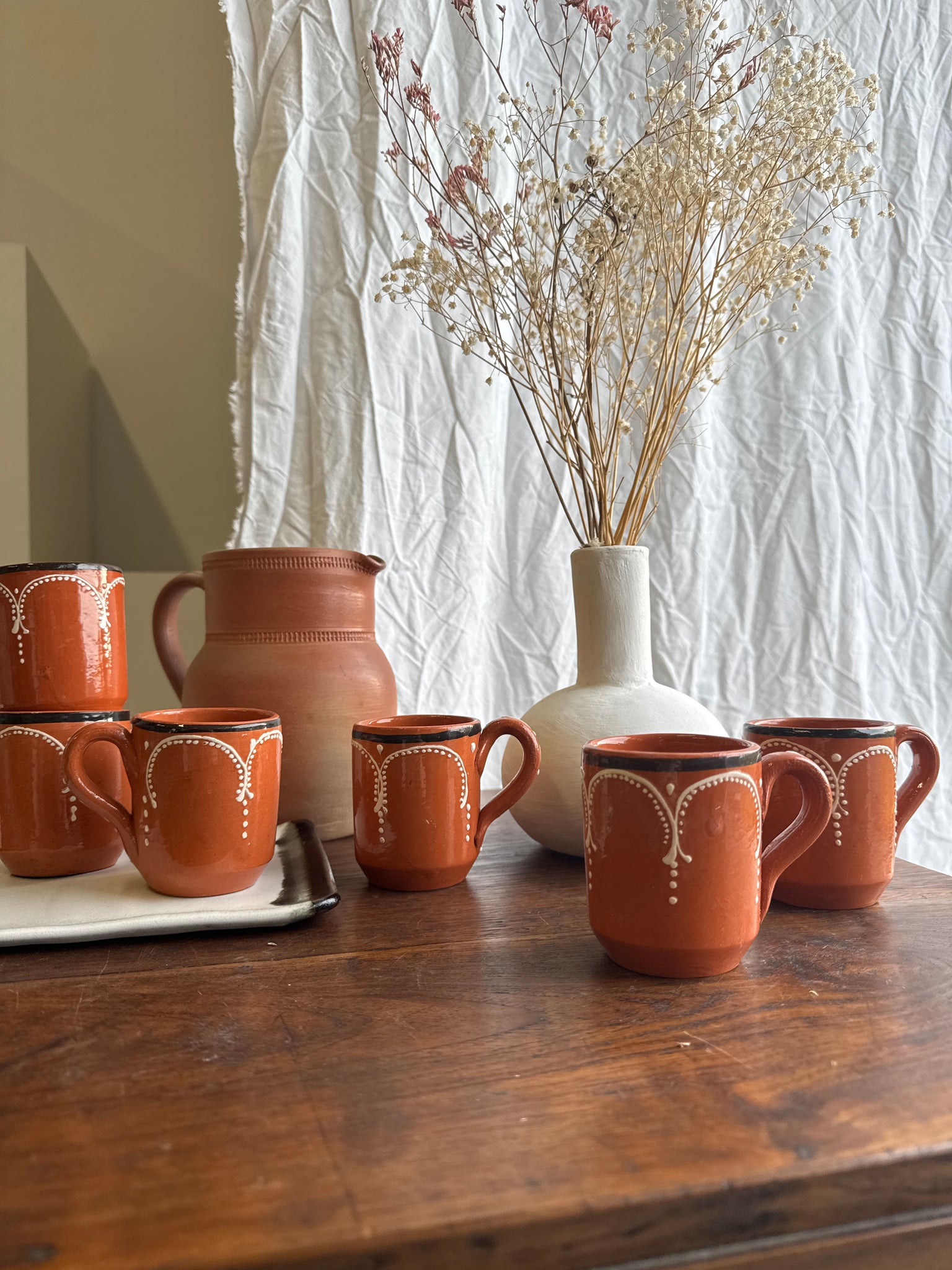 Lot de 6 tasses marron à motifs géométriques blanc et noir
