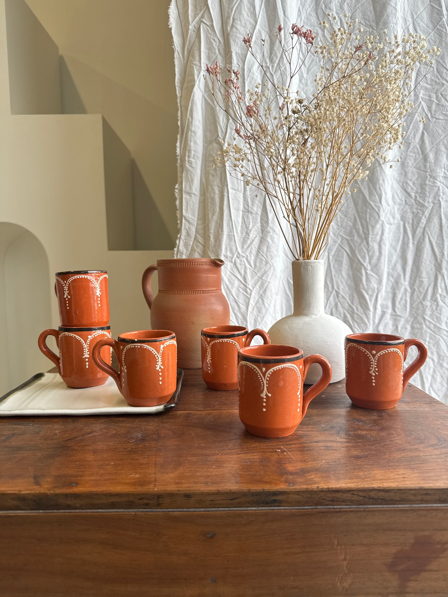 Lot de 6 tasses marron à motifs géométriques blanc et noir