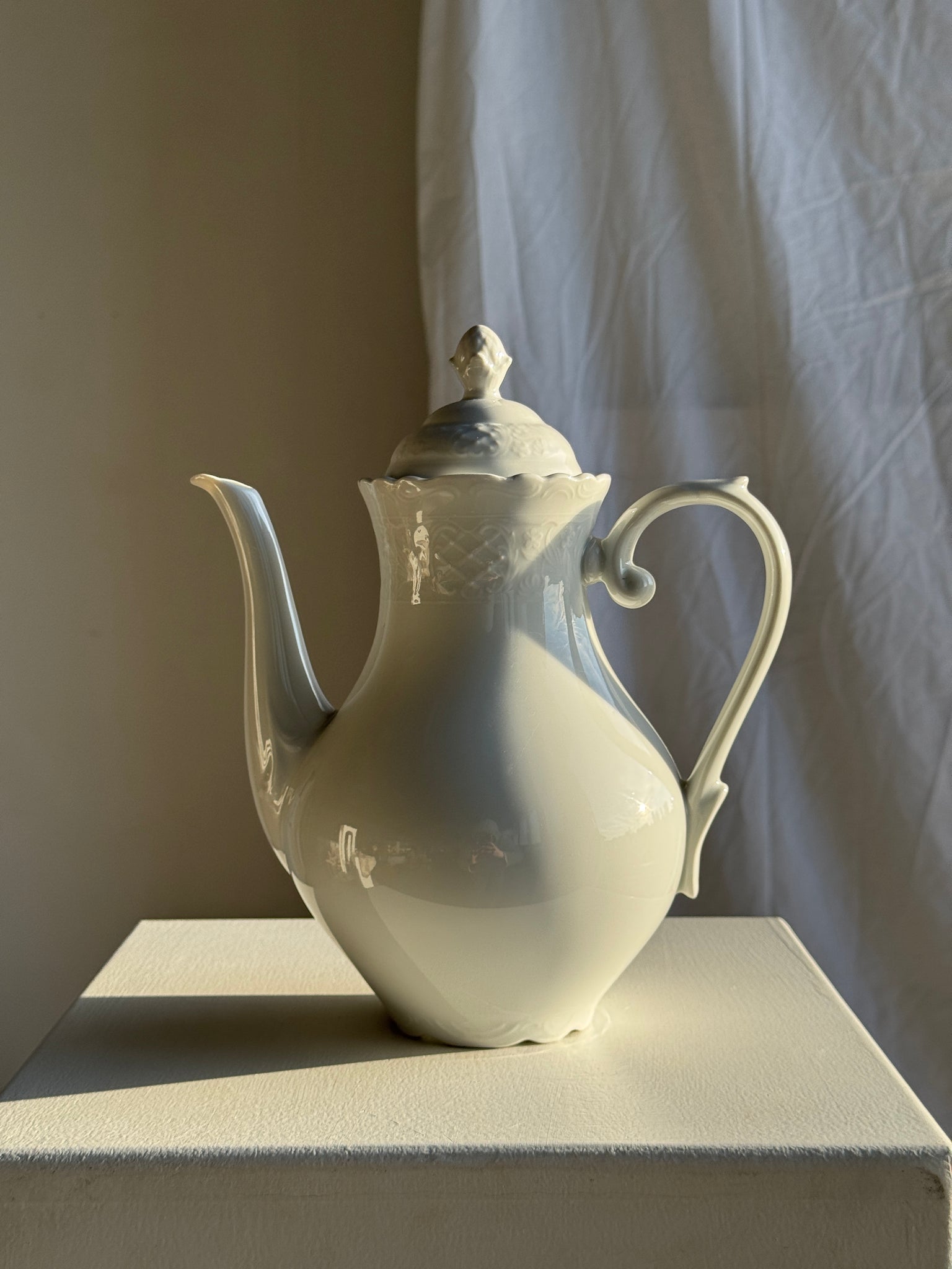 Théière en porcelaine de Bavière blanche H27