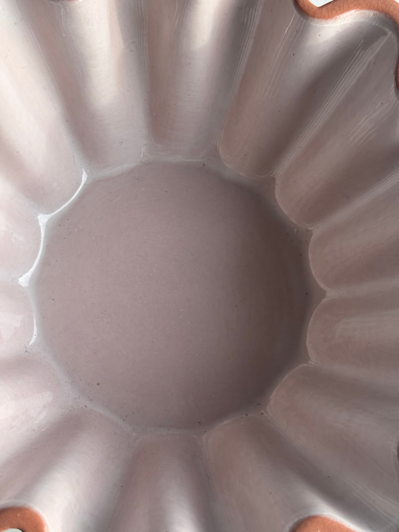 Plat à brioche Emile Henry en grès rose D22