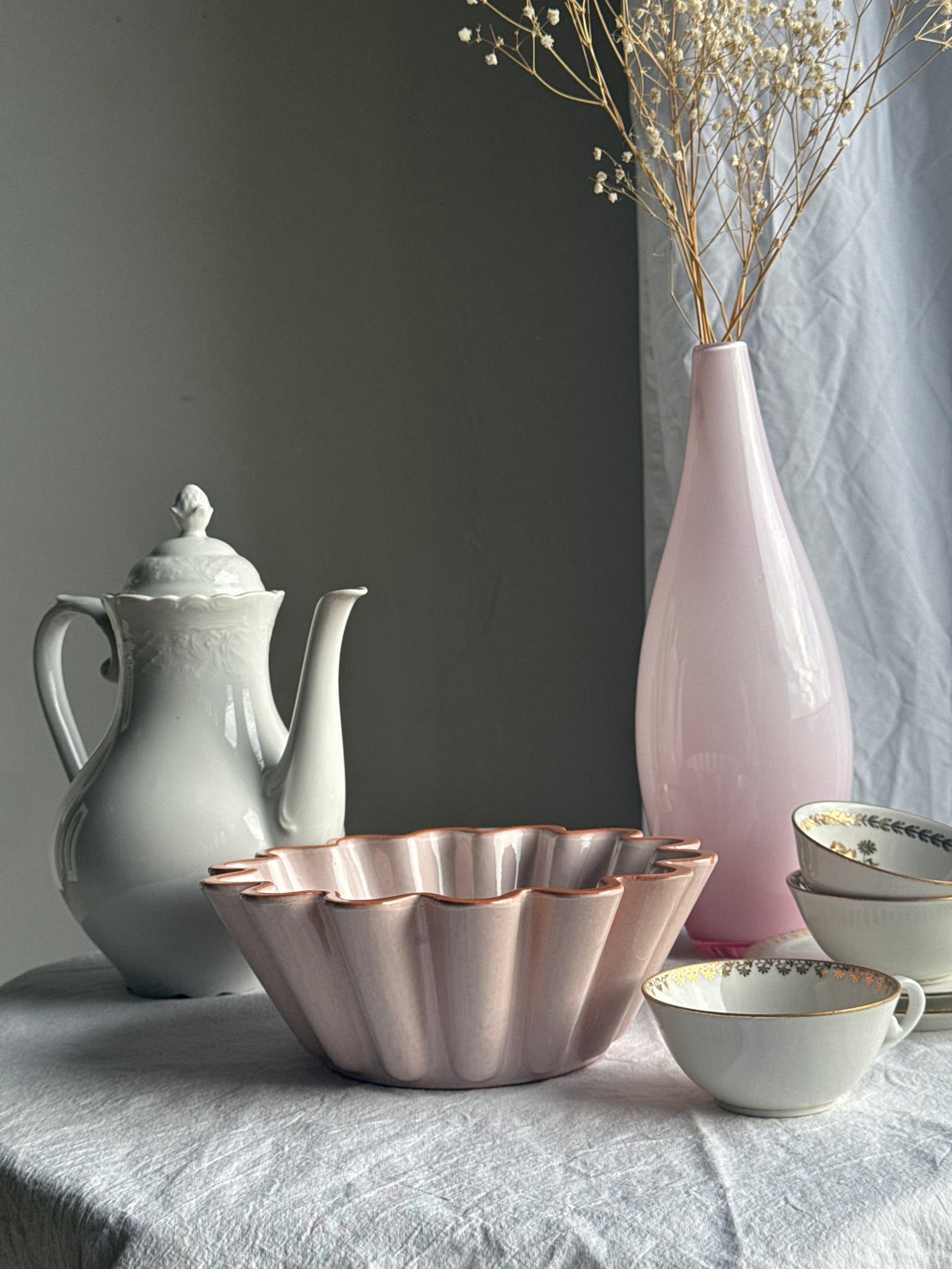 Plat à brioche Emile Henry en grès rose D22