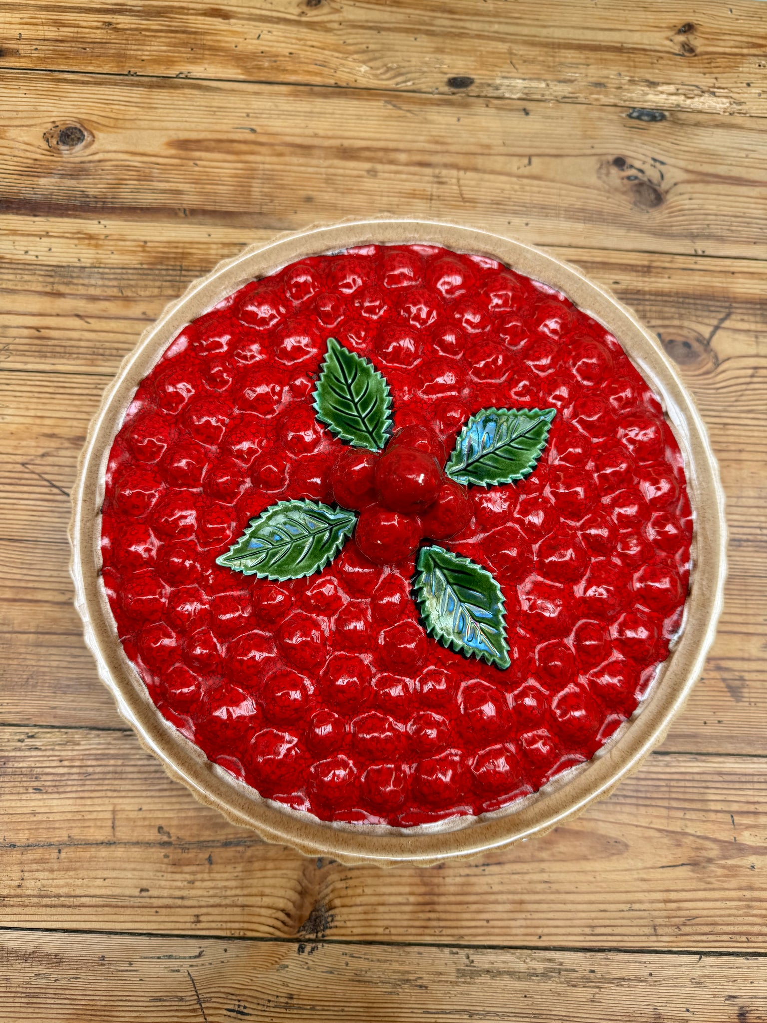 Un plat à tarte aux fraises en trompe l'œil